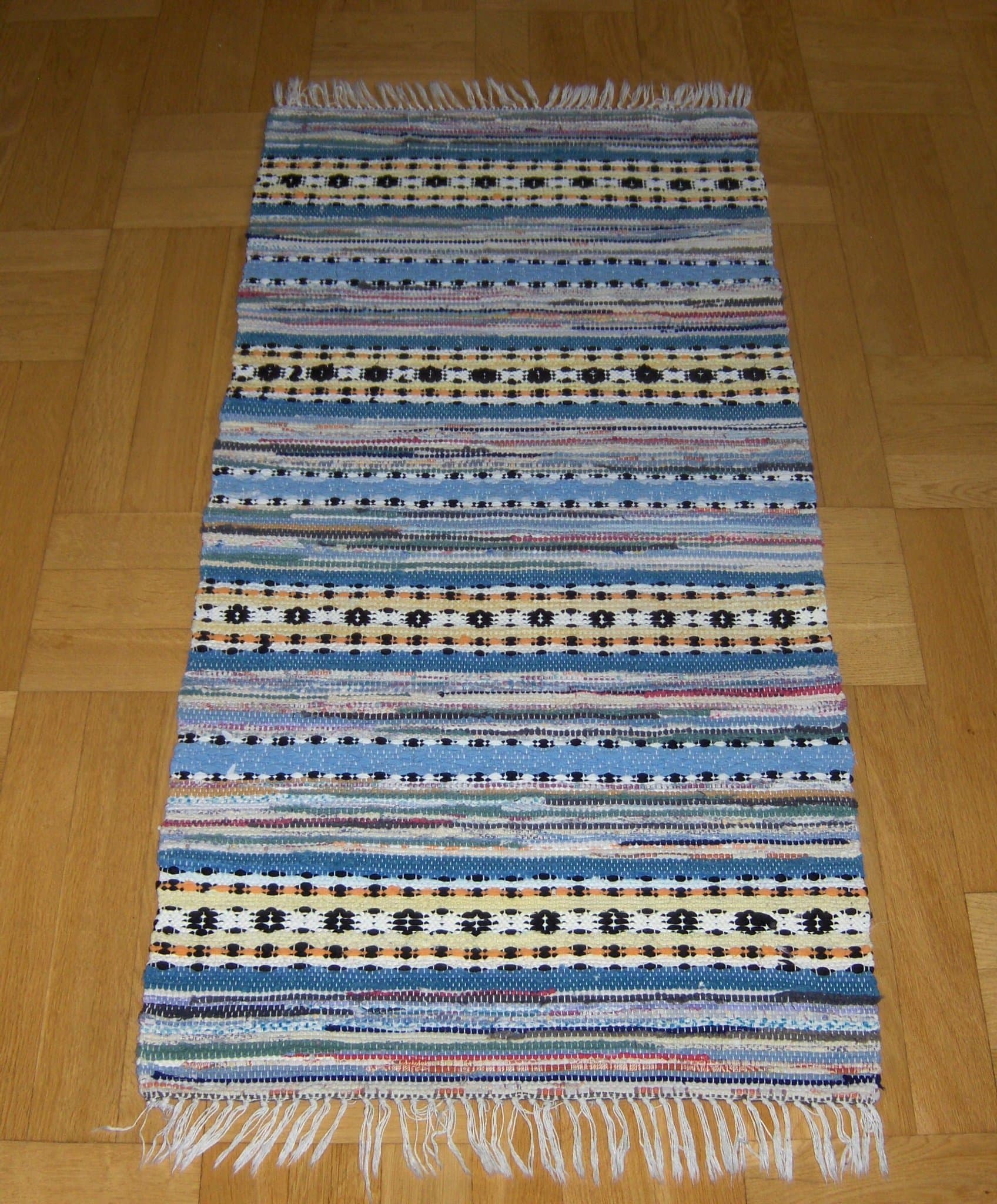 Hemvävd fin äldre Trasmatta med frans 130 cm x 57 cm