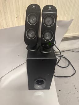 Logitech X-530 2.1 Surroundsystem - Kraftfullt ljud med subwoofer