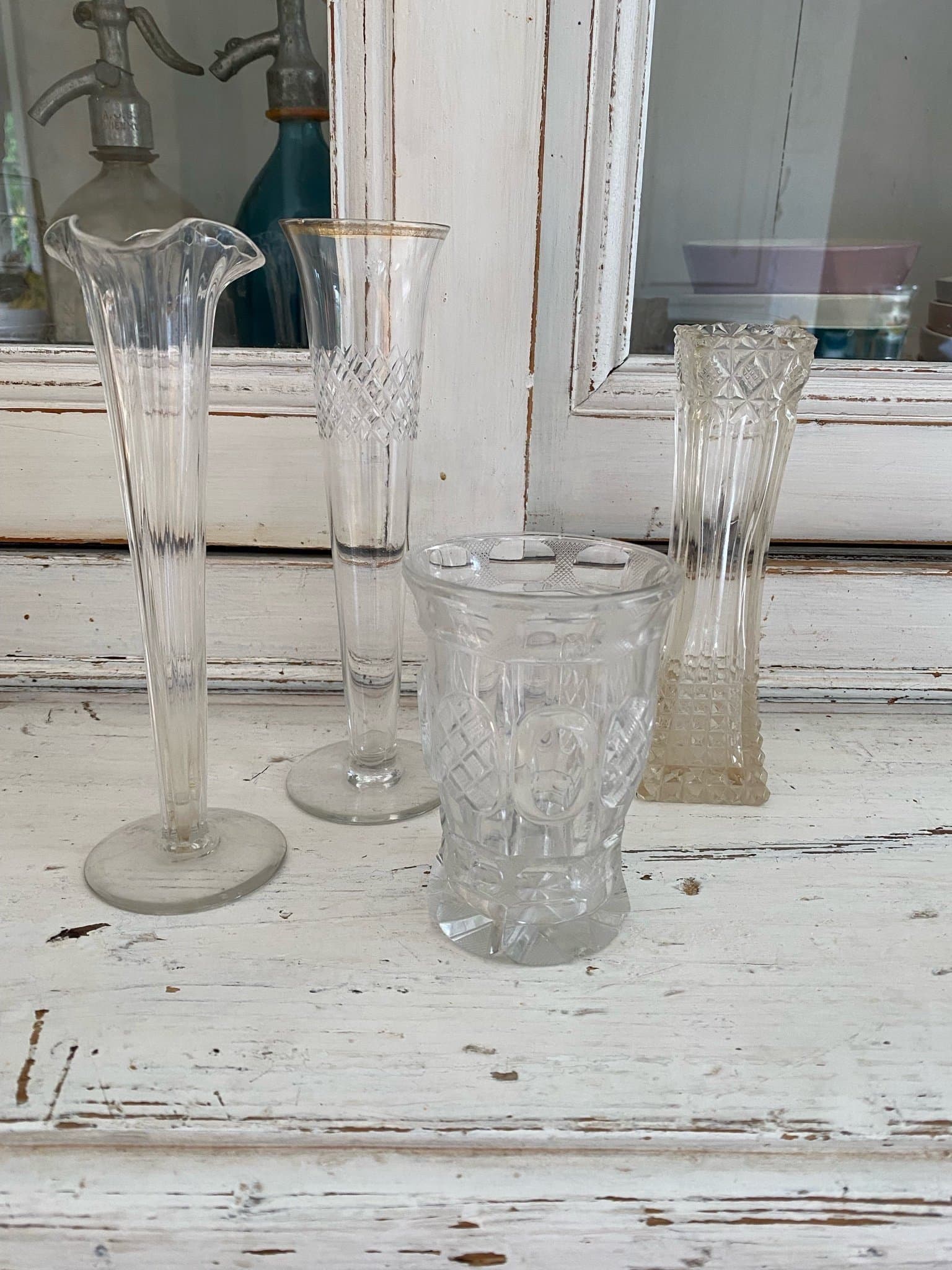 Antika vaser i glas fyra styck