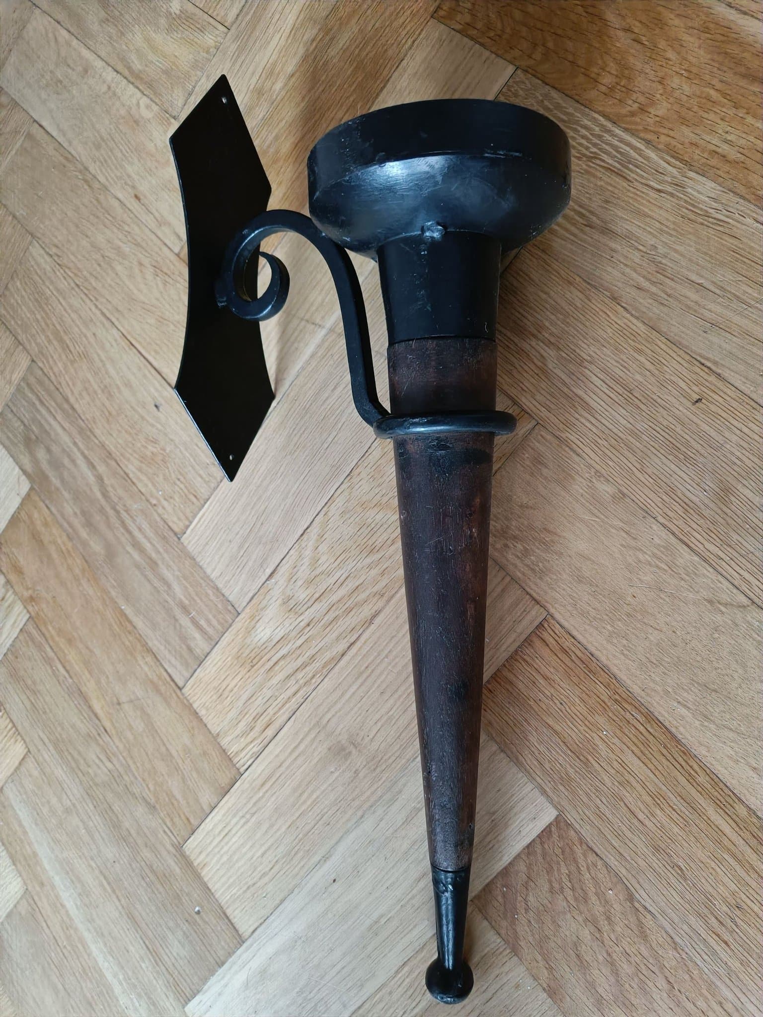 Rustik Väggljusstake – Smide & Trä – Medeltida fackla (50 cm)