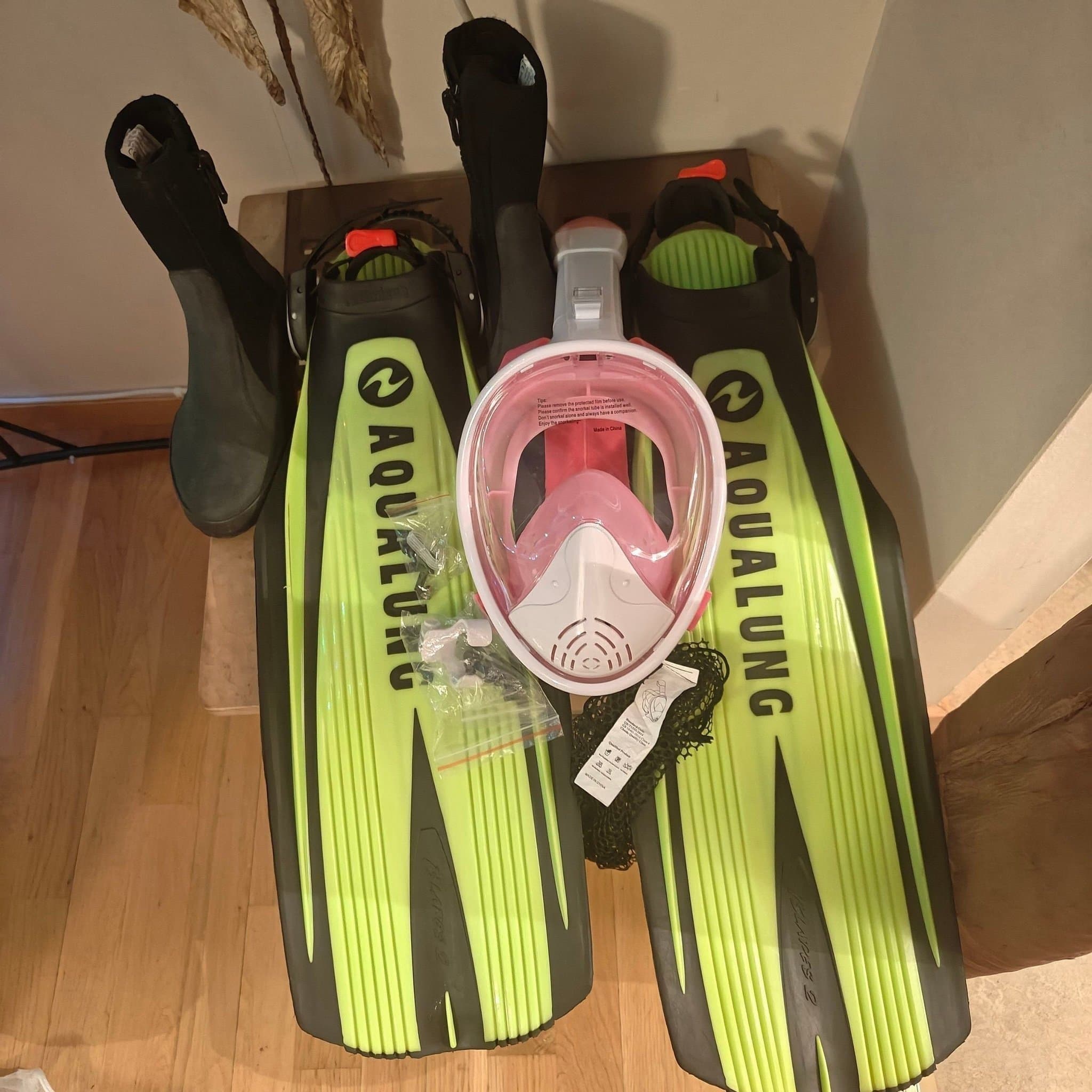 snorkelset Aqua Lung – Fenor, helmask,boots storlek38/39 Nyskick,komplett paket