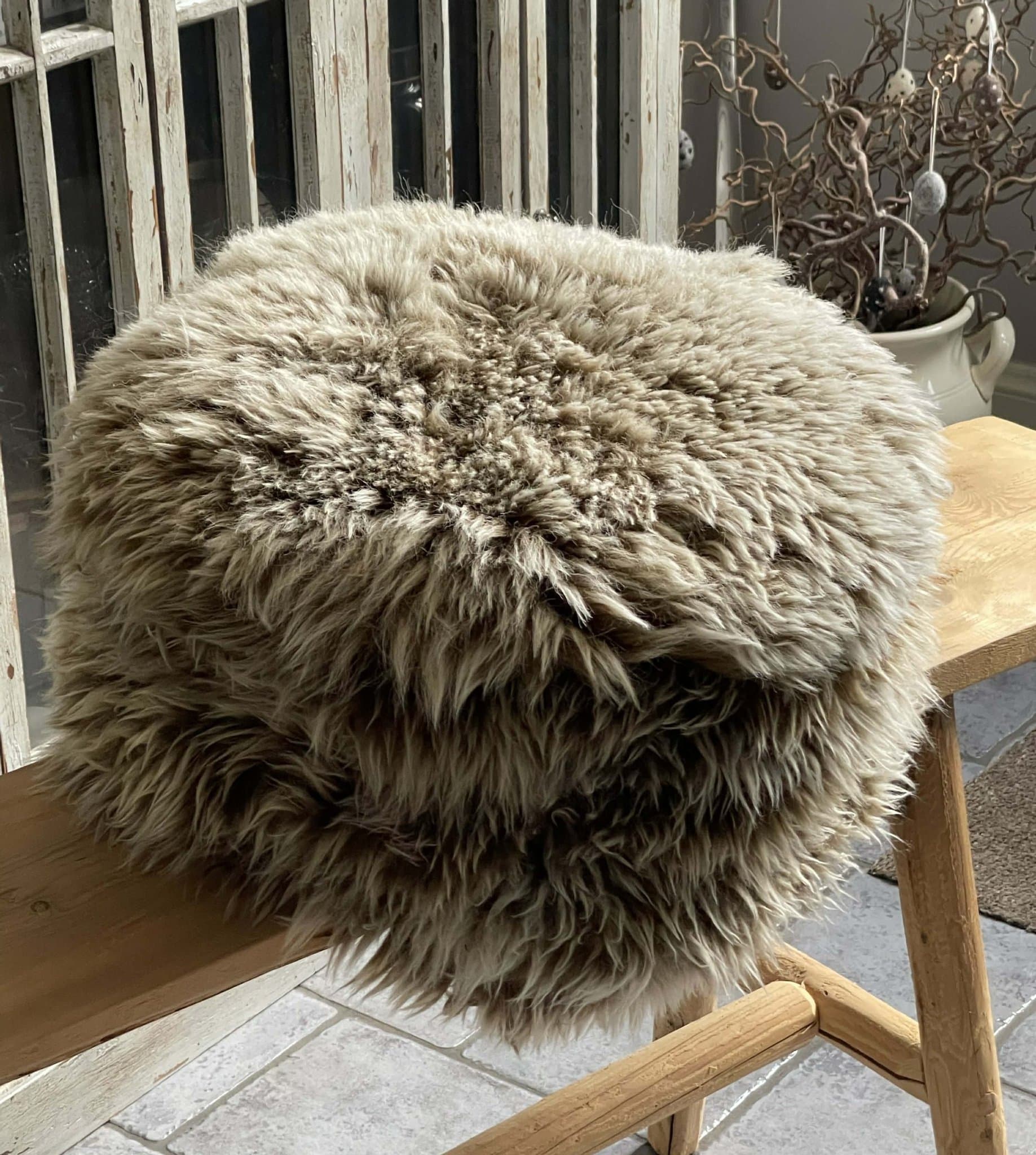 NYSKICK - 6 RUNDA STOLSDYNOR I FÅRSKINN - BRUN/BEIGE