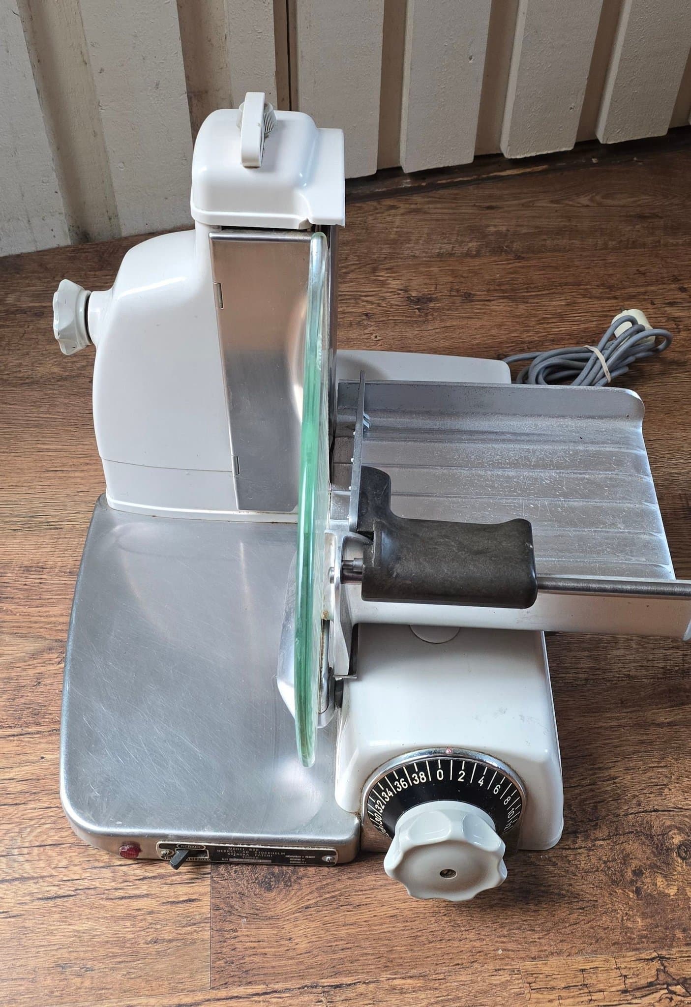 BERKEL Modell 836 Skärmaskin. Obs! Endast avhämtning!!!