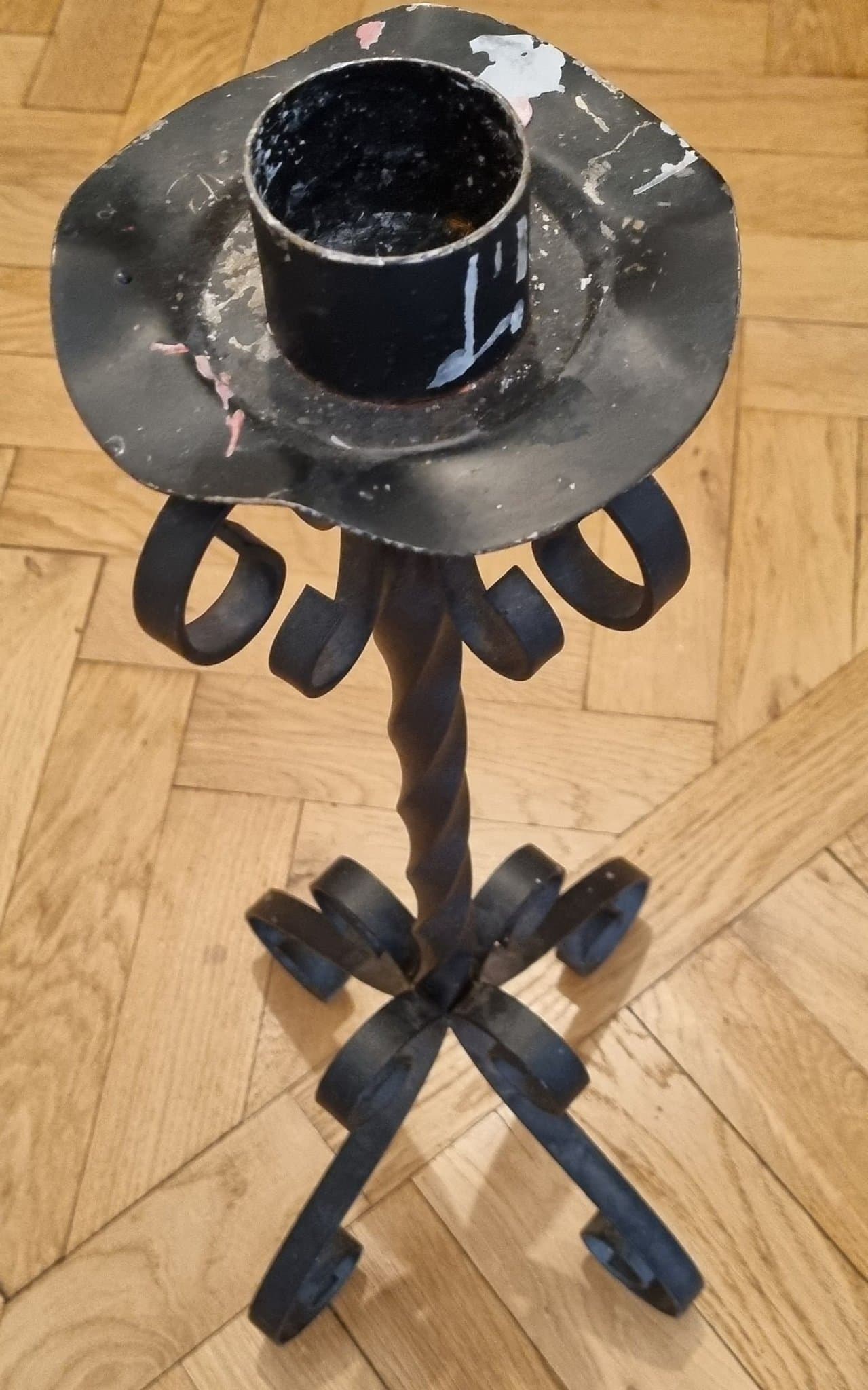 Golvljusstake i smidesjärn - ljushållare - smide - ljusstake - inredning