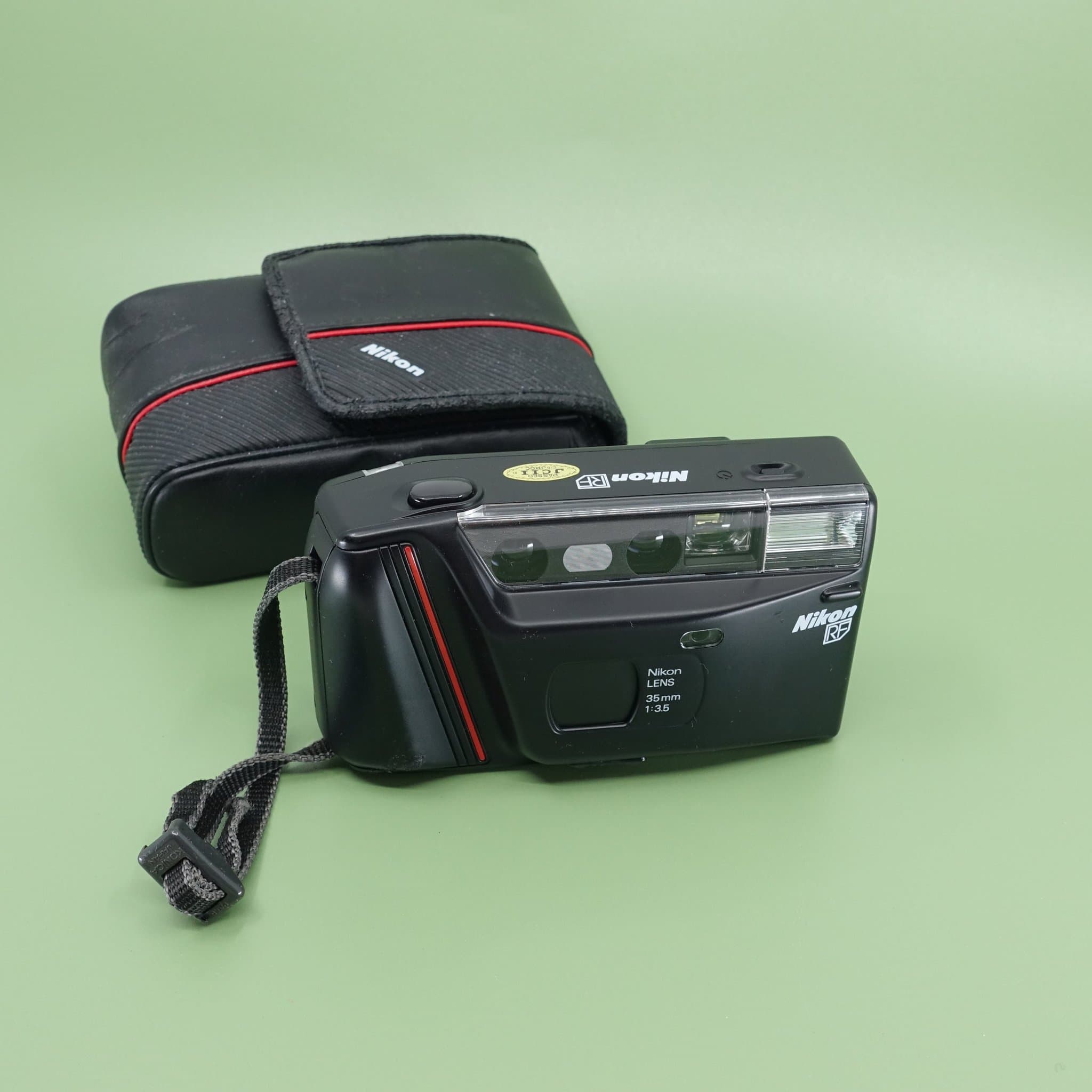 Analog kamera Nikon RF 35mm 1:3.5