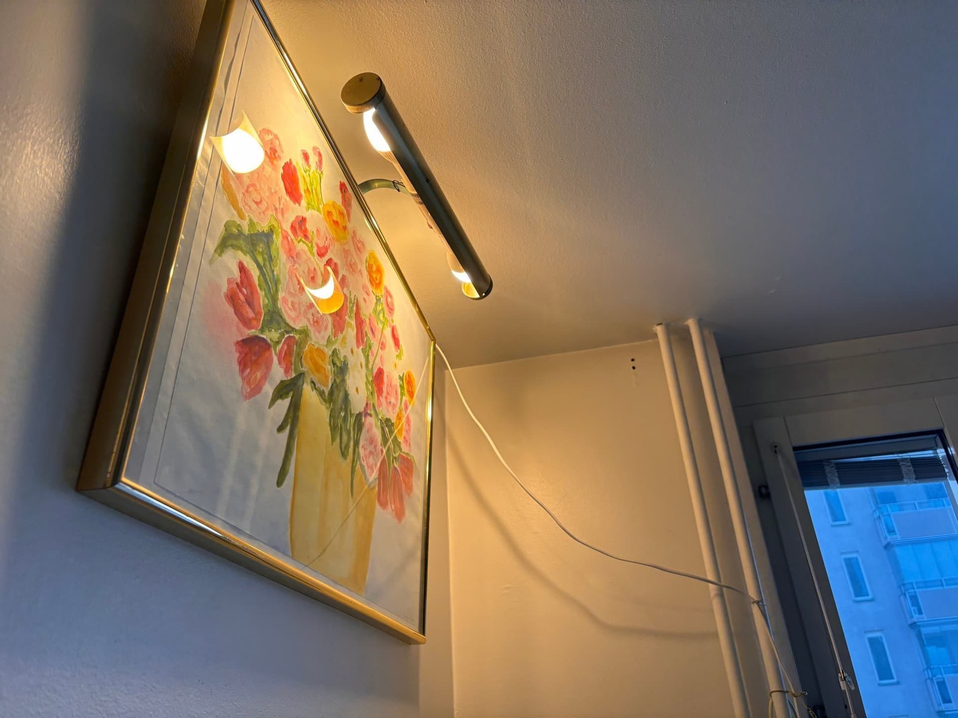 Tavla med blommotiv – dekorativ vägglampa / komplett väggdekor (1994)