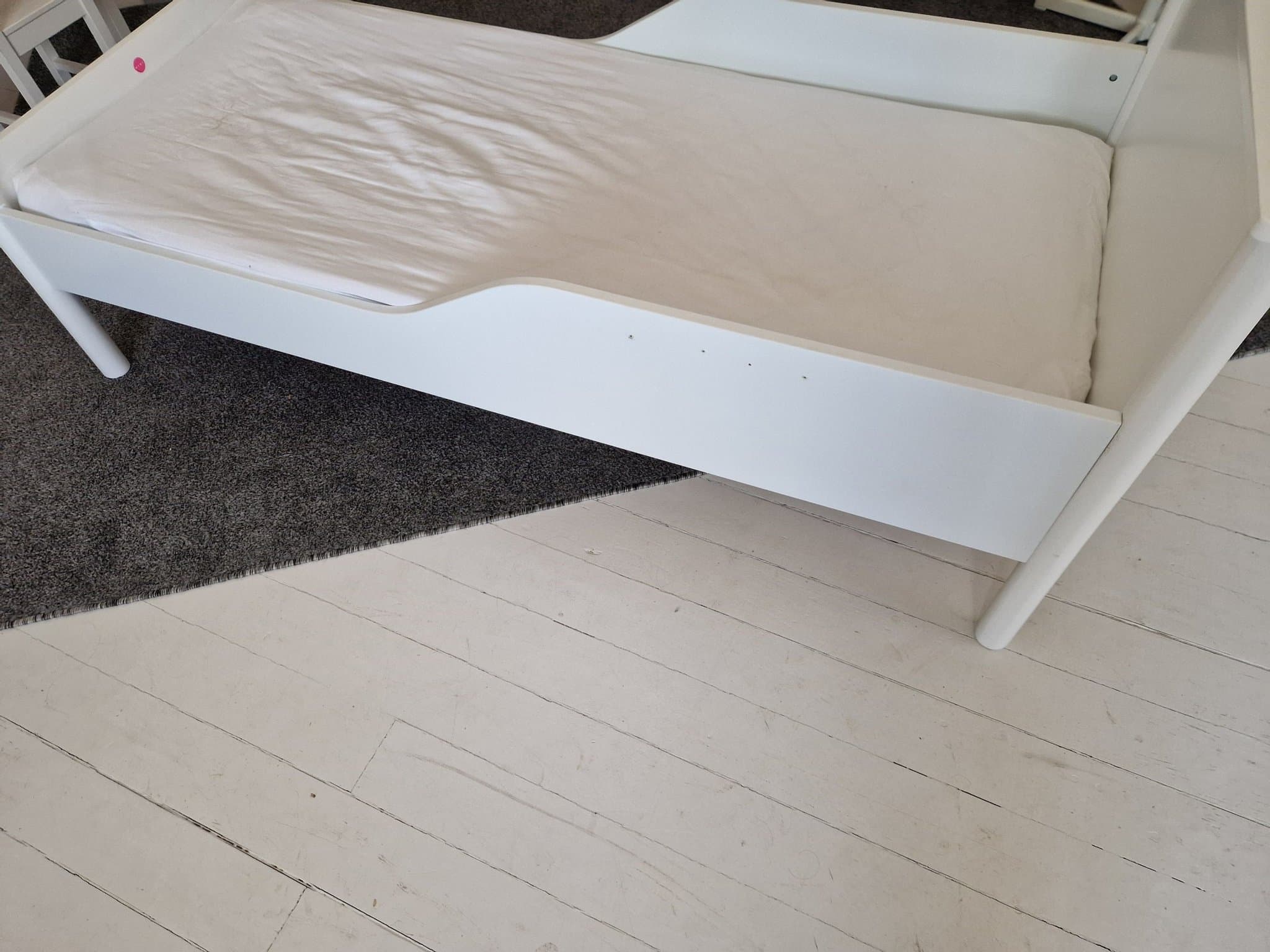 Barnsäng vit 160x70cm köpt 2025