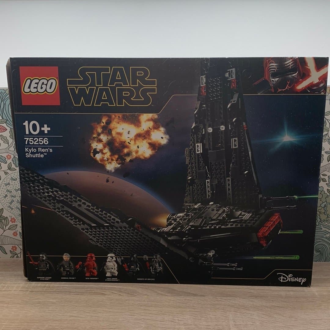 LEGO Star Wars 75256 Kylo Ren's Shuttle