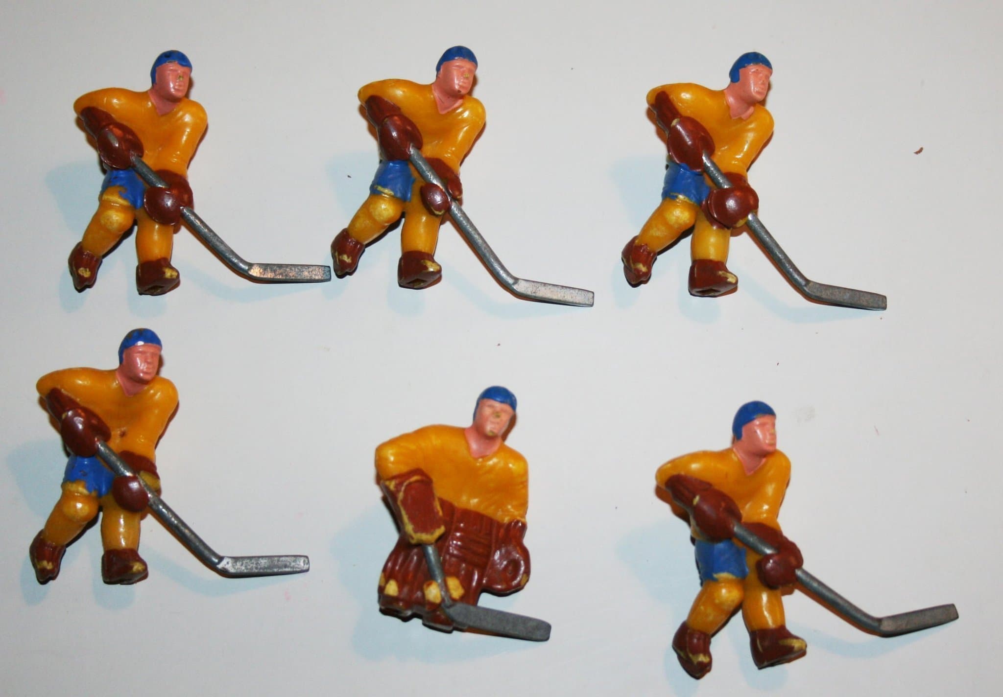 TRE KRONOR SVERIGE 6 äldre ishockeyspelare till Stiga ishockeyspel