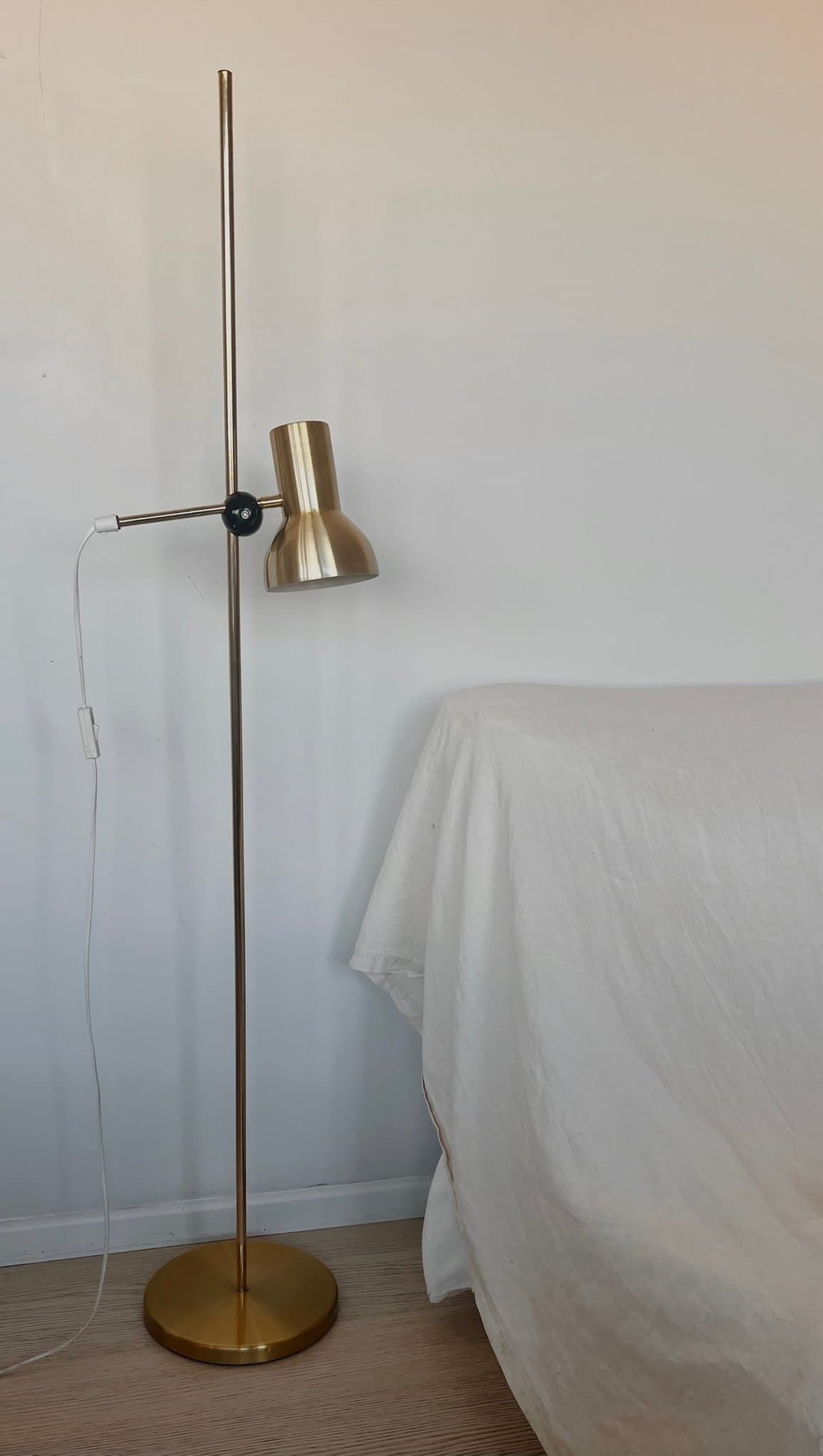 Klassisk golvlampa i mässing