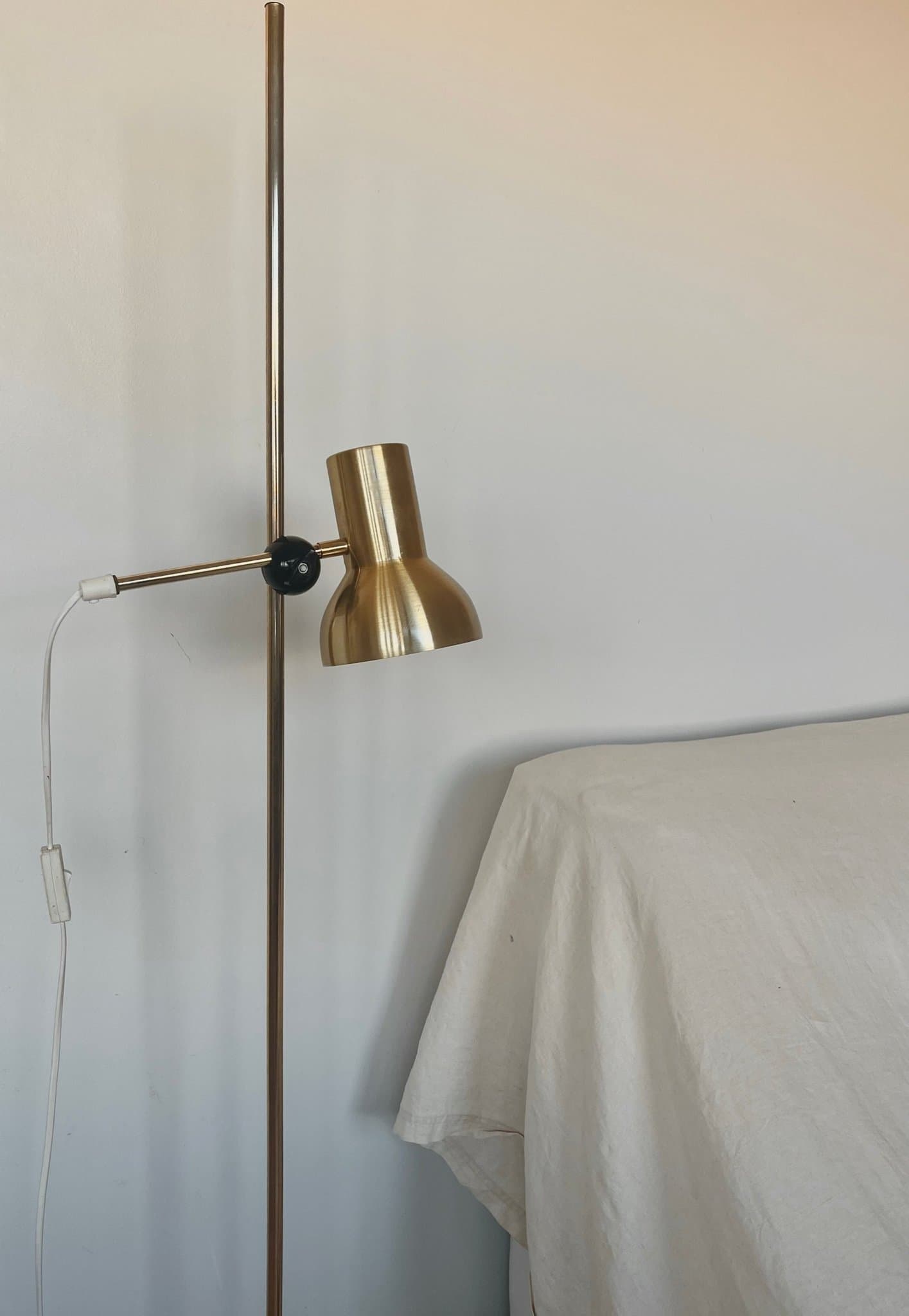 Klassisk golvlampa i mässing