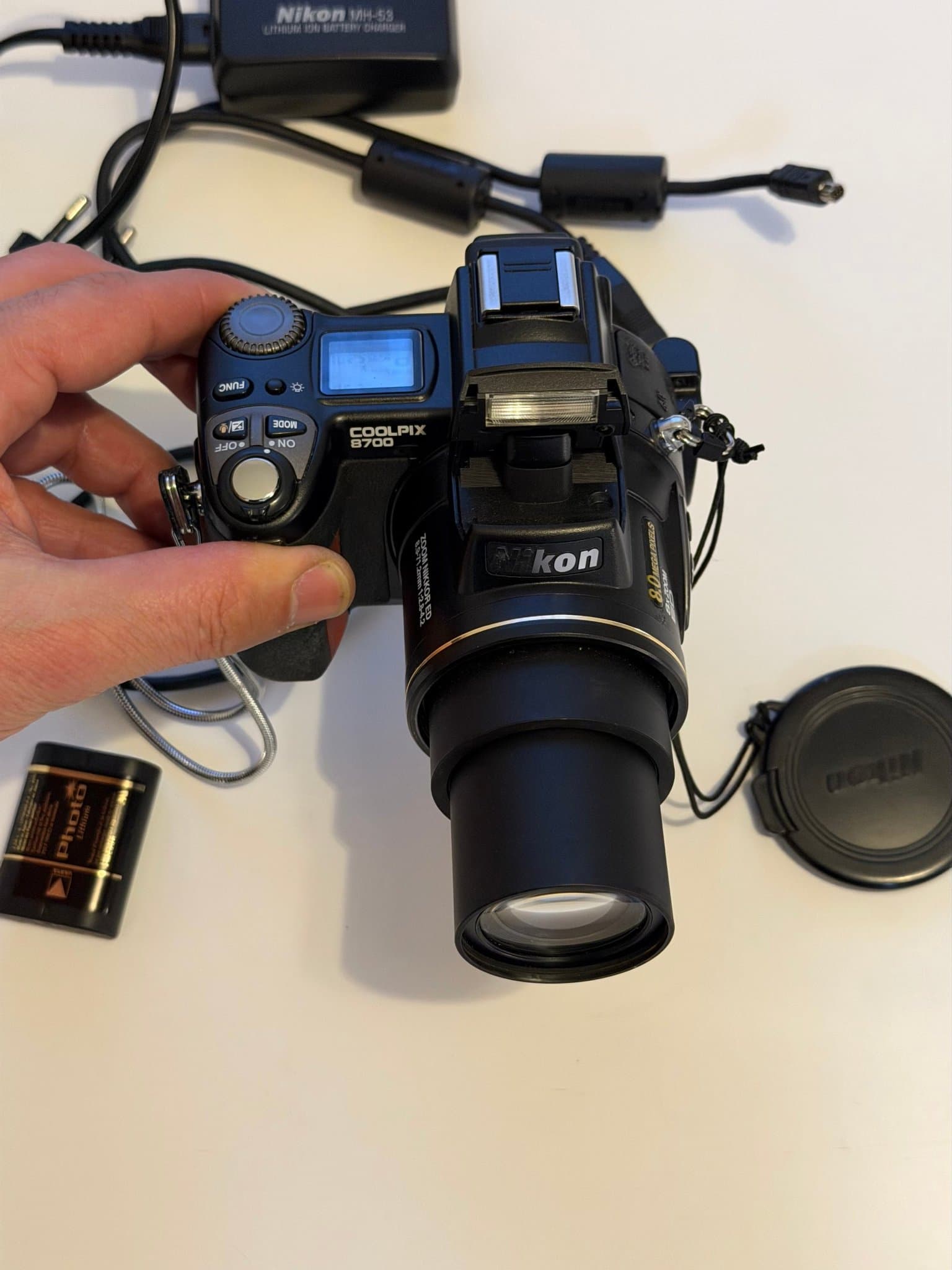NIKON COOLPIX 8700 Digital Camera 8.0MP 8X Zoom ( Fullt Fungerande