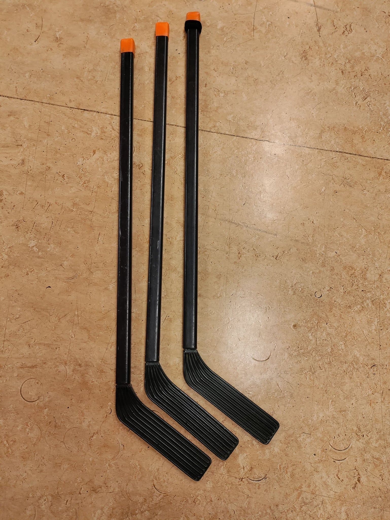 Tre innebandyklubbor