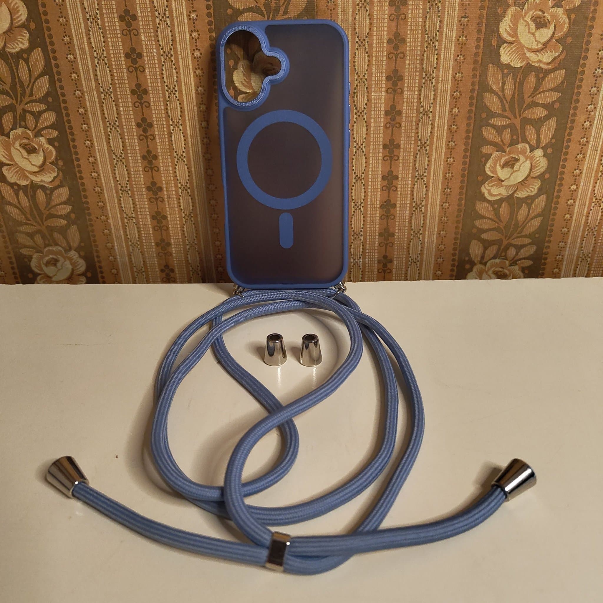 Mobilskal till iPhone 17 med MagSafe funktion och matchande snodd - Helt nytt!