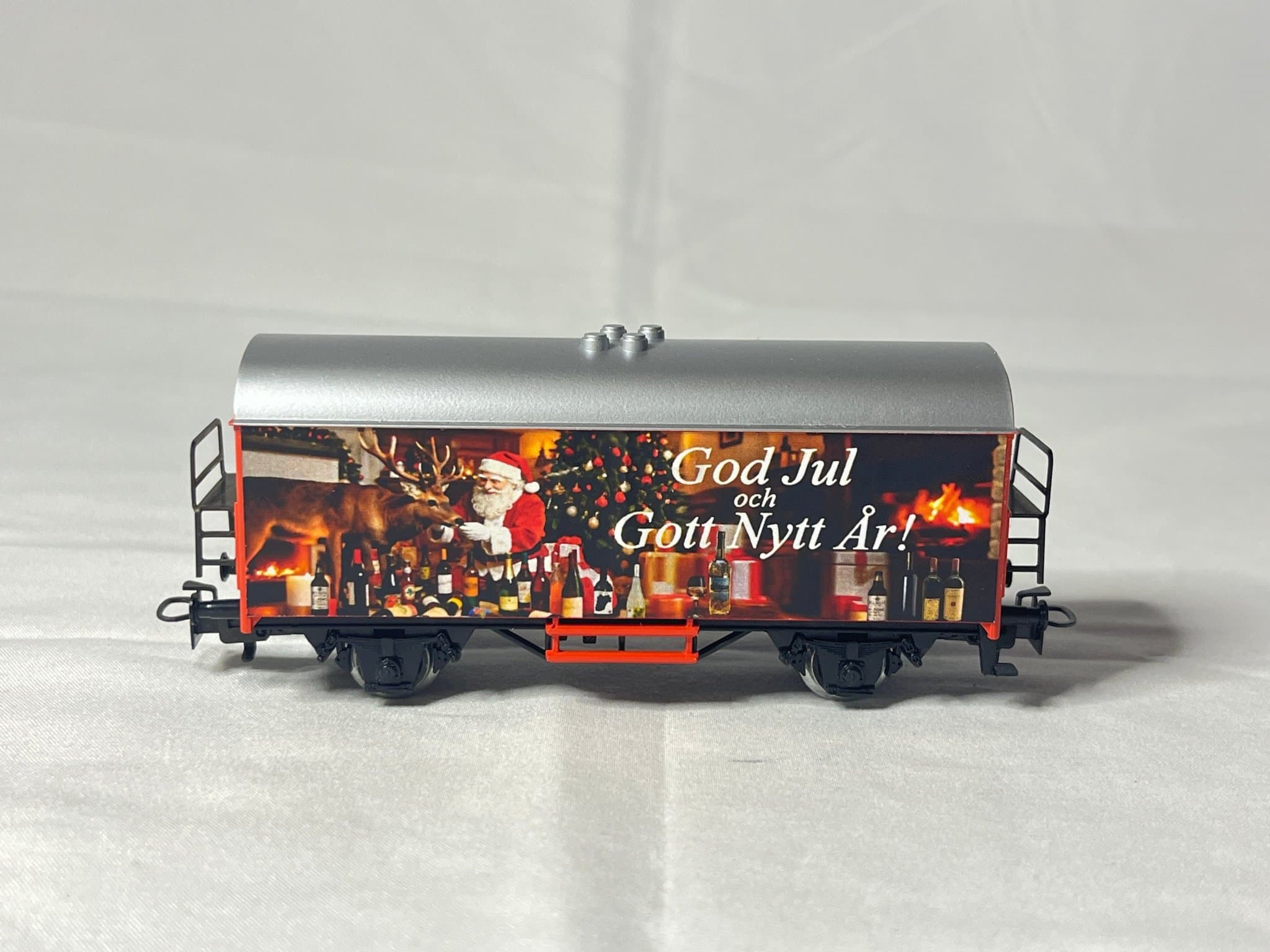 Märklin H0 Röd Kylvagn/Godsvagn dekalerad God Jul och Gott Nytt År!