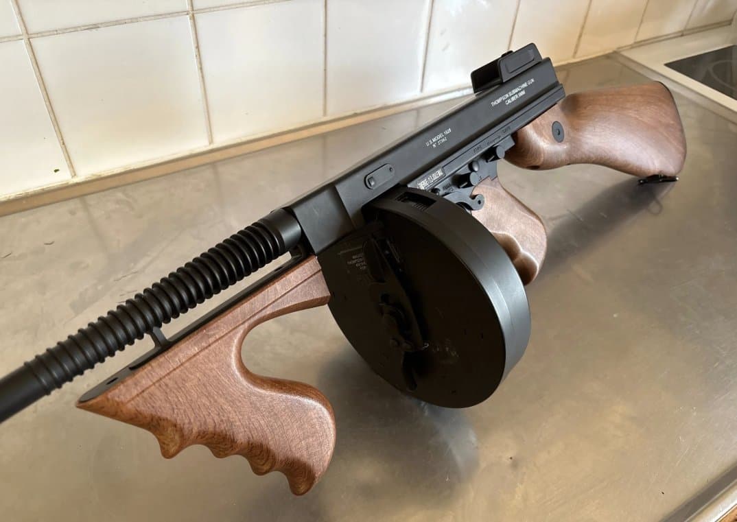 Thompson maskingevär / Submachine Gun i metall - med kartong - Full auto Airsoft