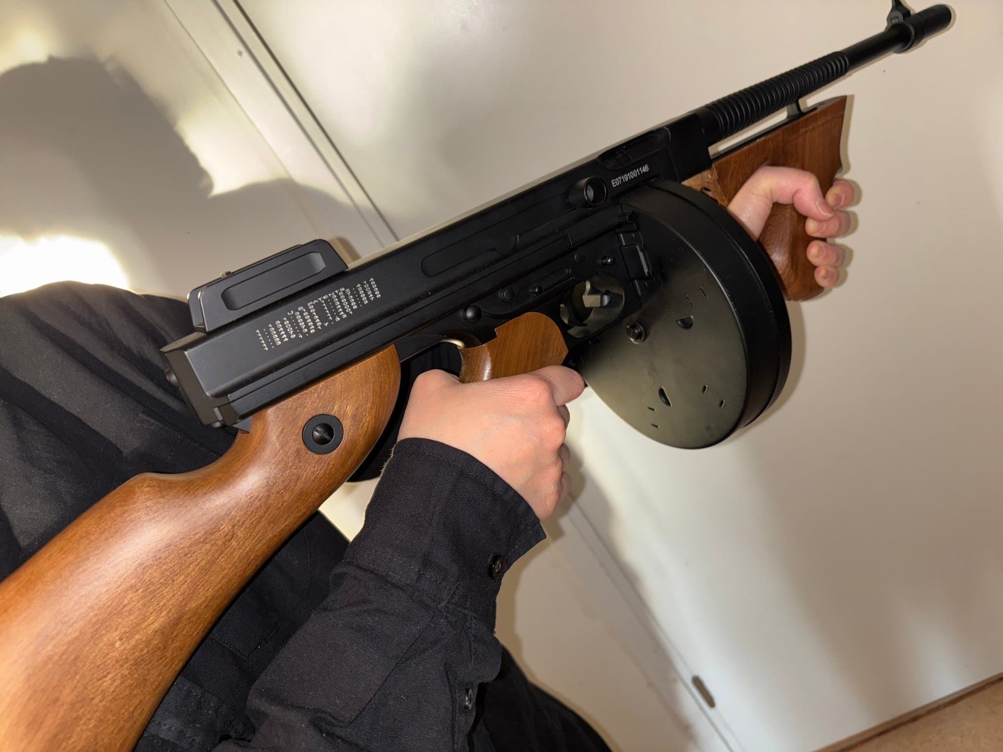 Thompson maskingevär / Submachine Gun i metall - med kartong - Full auto Airsoft