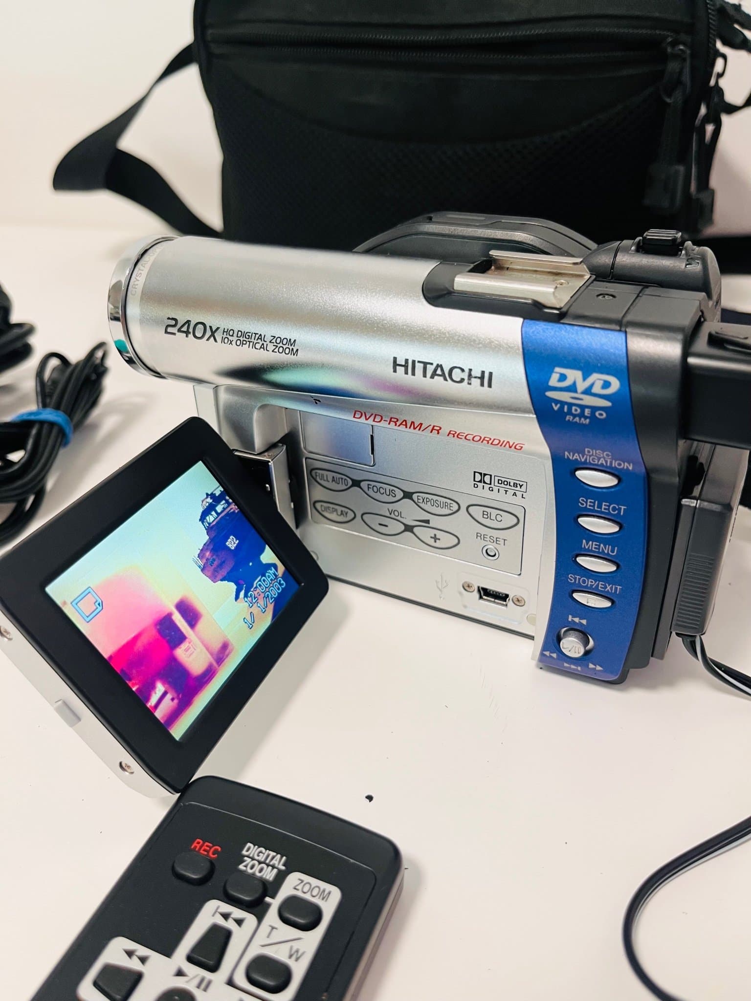 Hitachi DVD 240X Ultravision Digital Videokamera med fjärrkontroll.