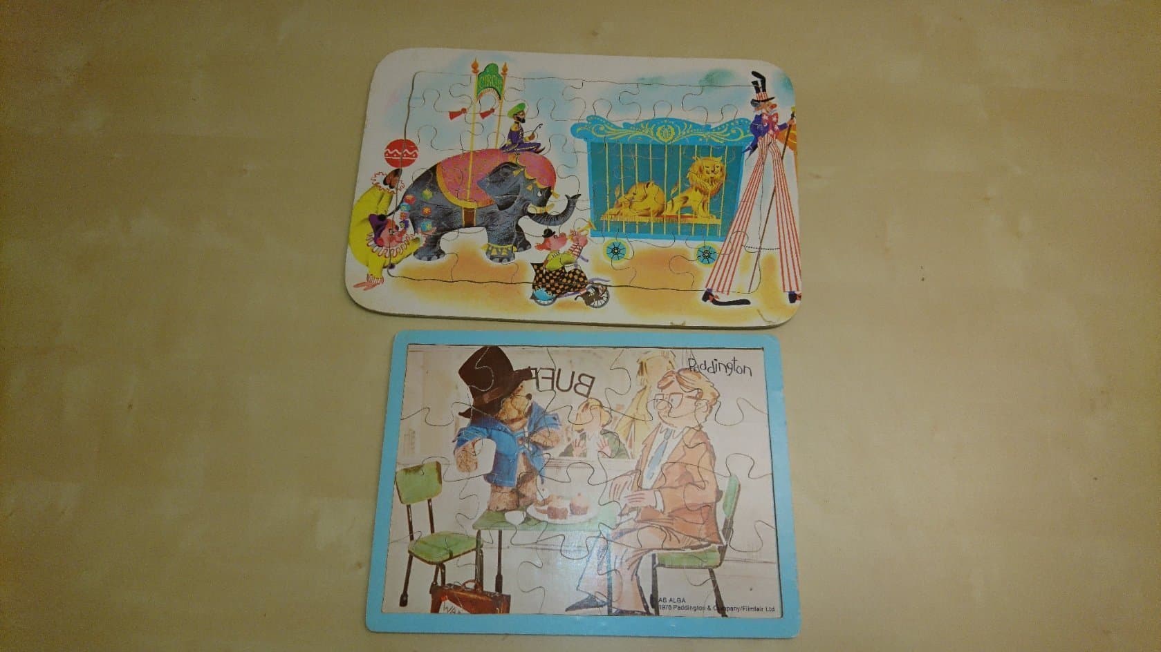 Barnpussel två styck från 70-talet , Paddington och en Cirkus