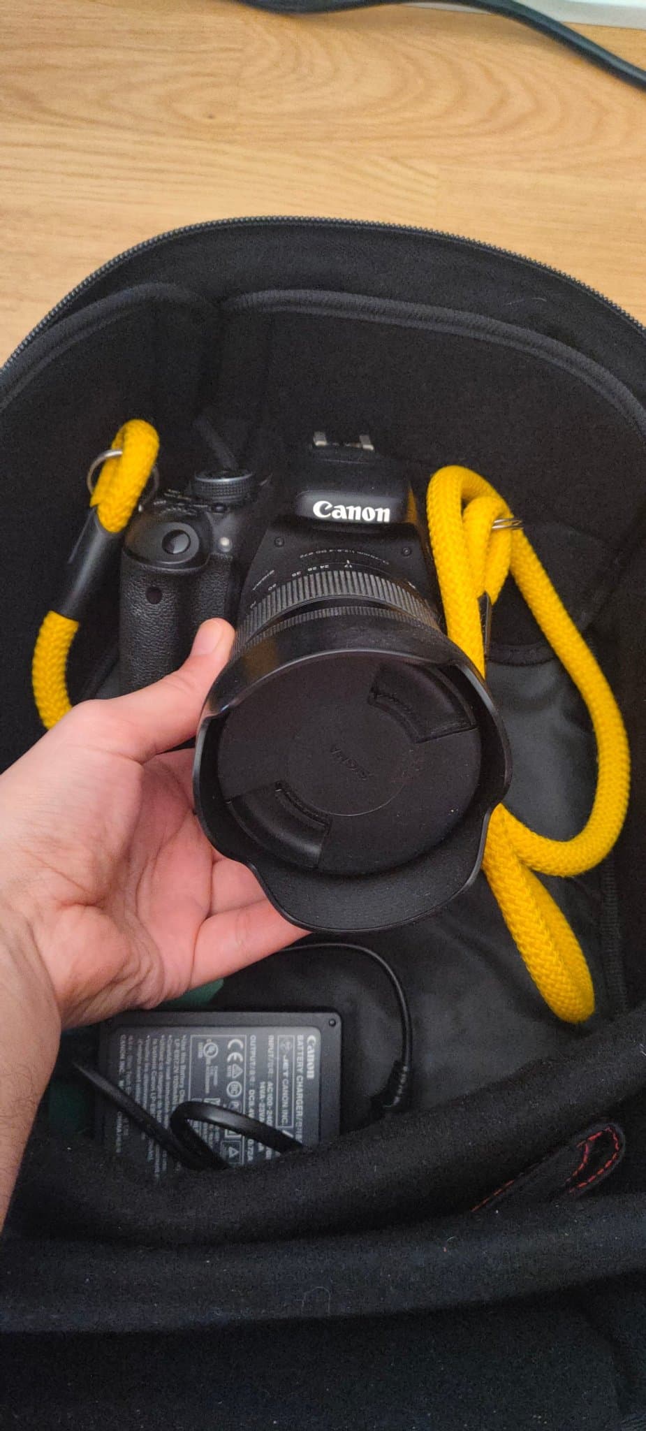 Systemkamera med objektiv och tillbehör Canon Eos 600d