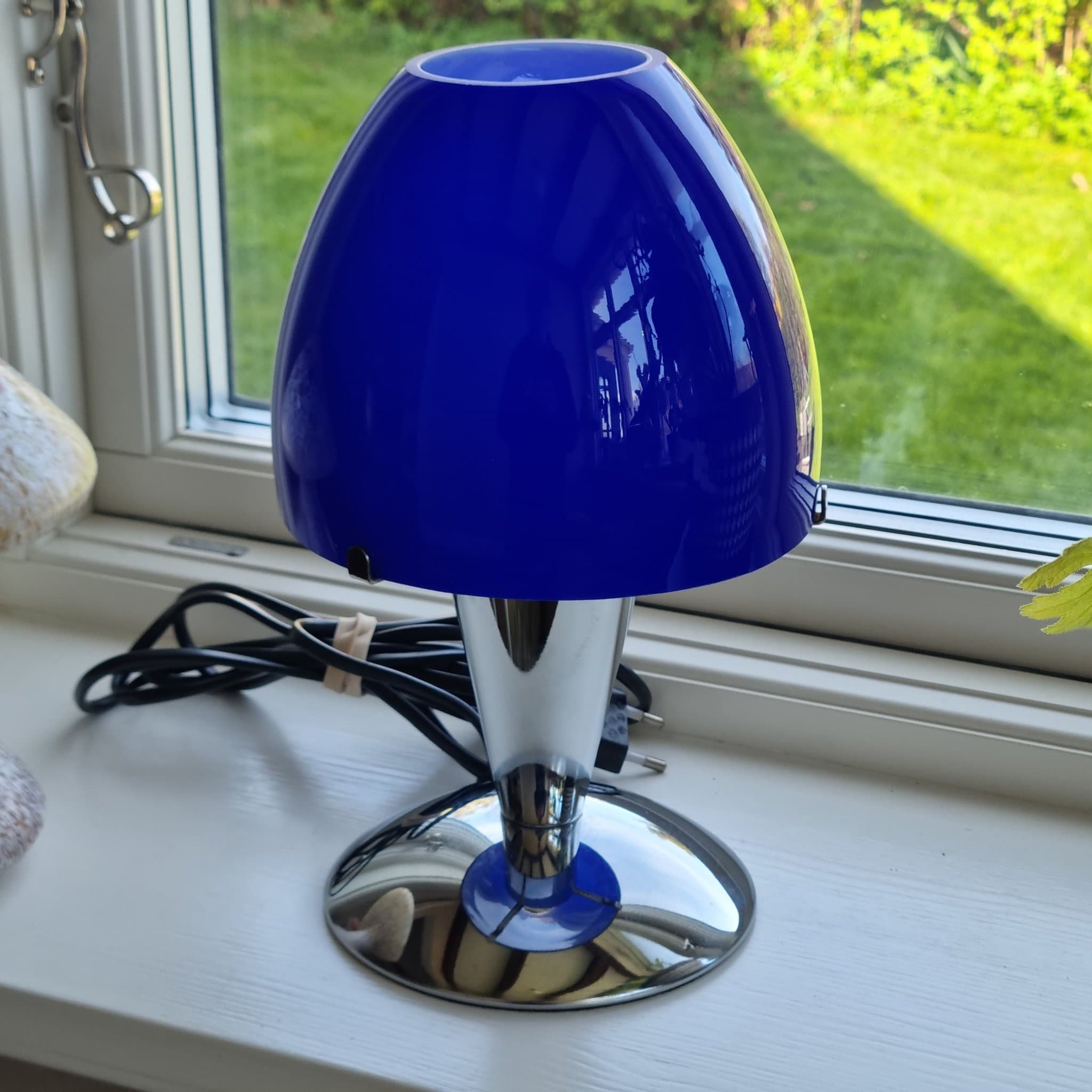 IKEA “SEXTETT” Bordslampa – Vintage 90-tal – Krom & Blått Glas – Ikonisk Design