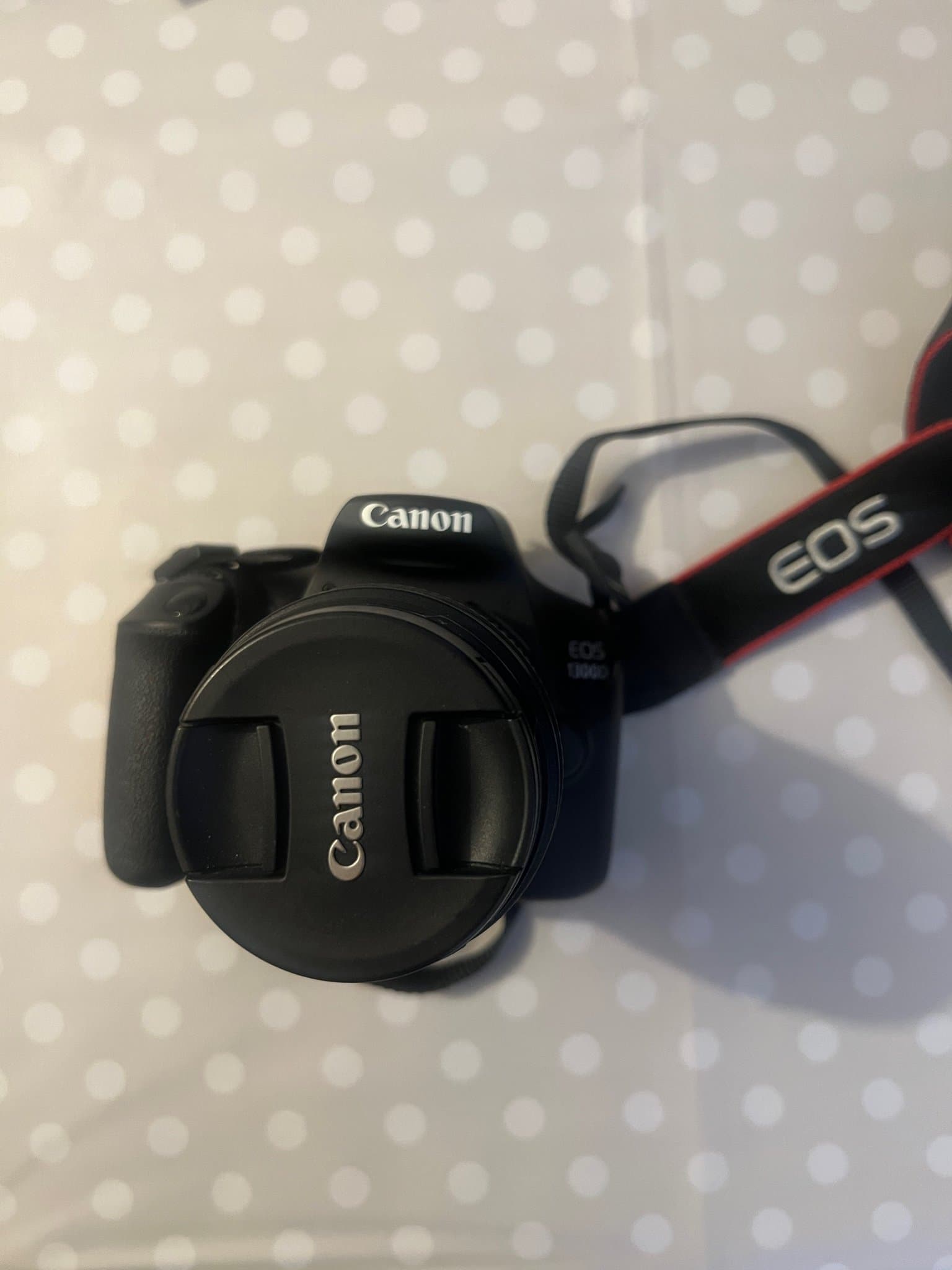 Canon EOS 1300D systemkamera med objektiv