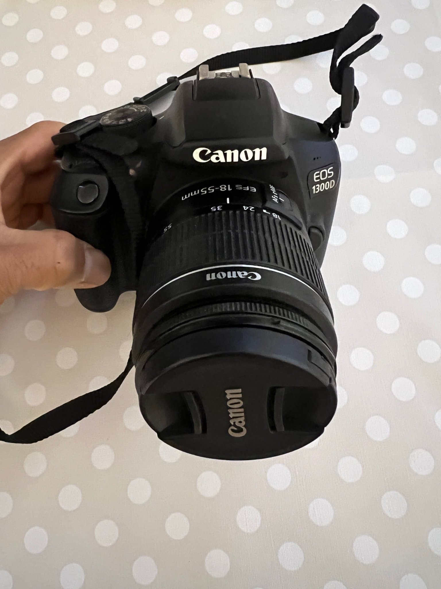 Canon EOS 1300D systemkamera med objektiv