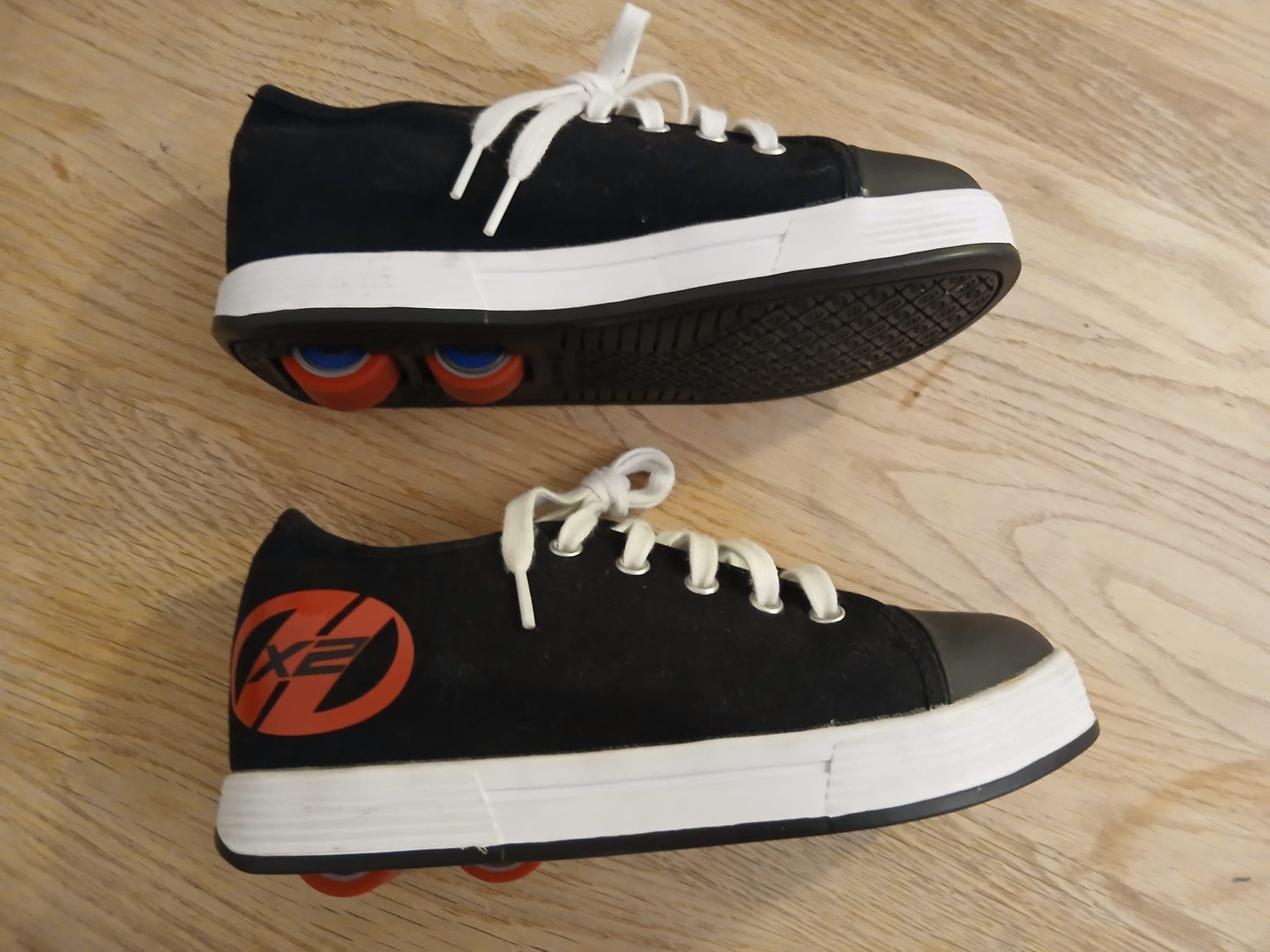 Heelys Fresh X2 Svart/Röd Rullskor Storlek 35 ny