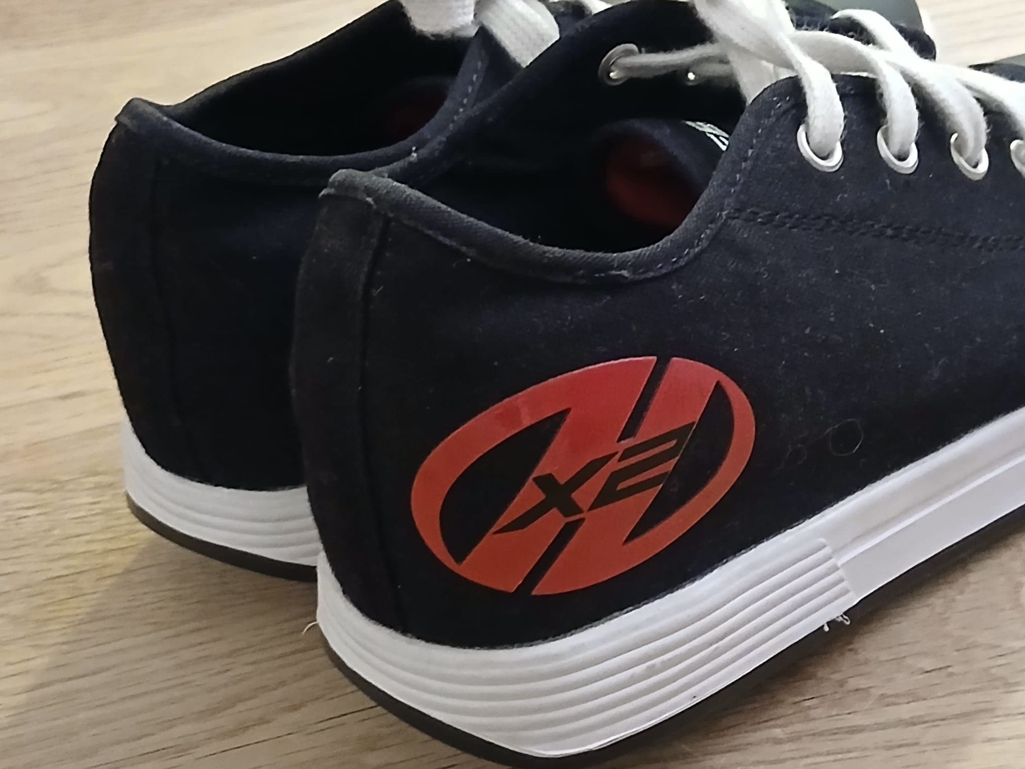 Heelys Fresh X2 Svart/Röd Rullskor Storlek 35 ny