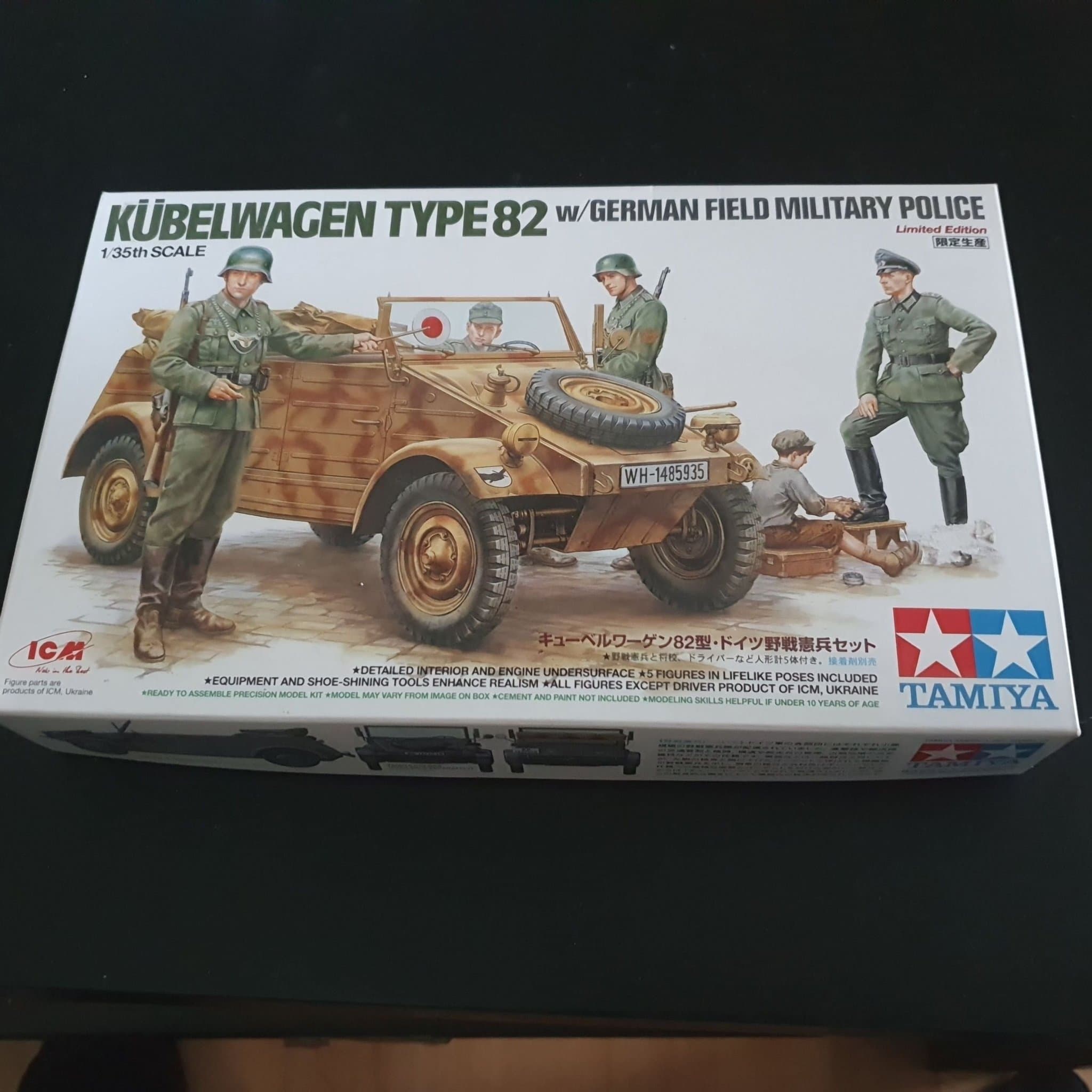 Tamiya Kübelwagen Typ 82 med tysk fältmilitärpolis 1:35 Skala Modellbyggsats