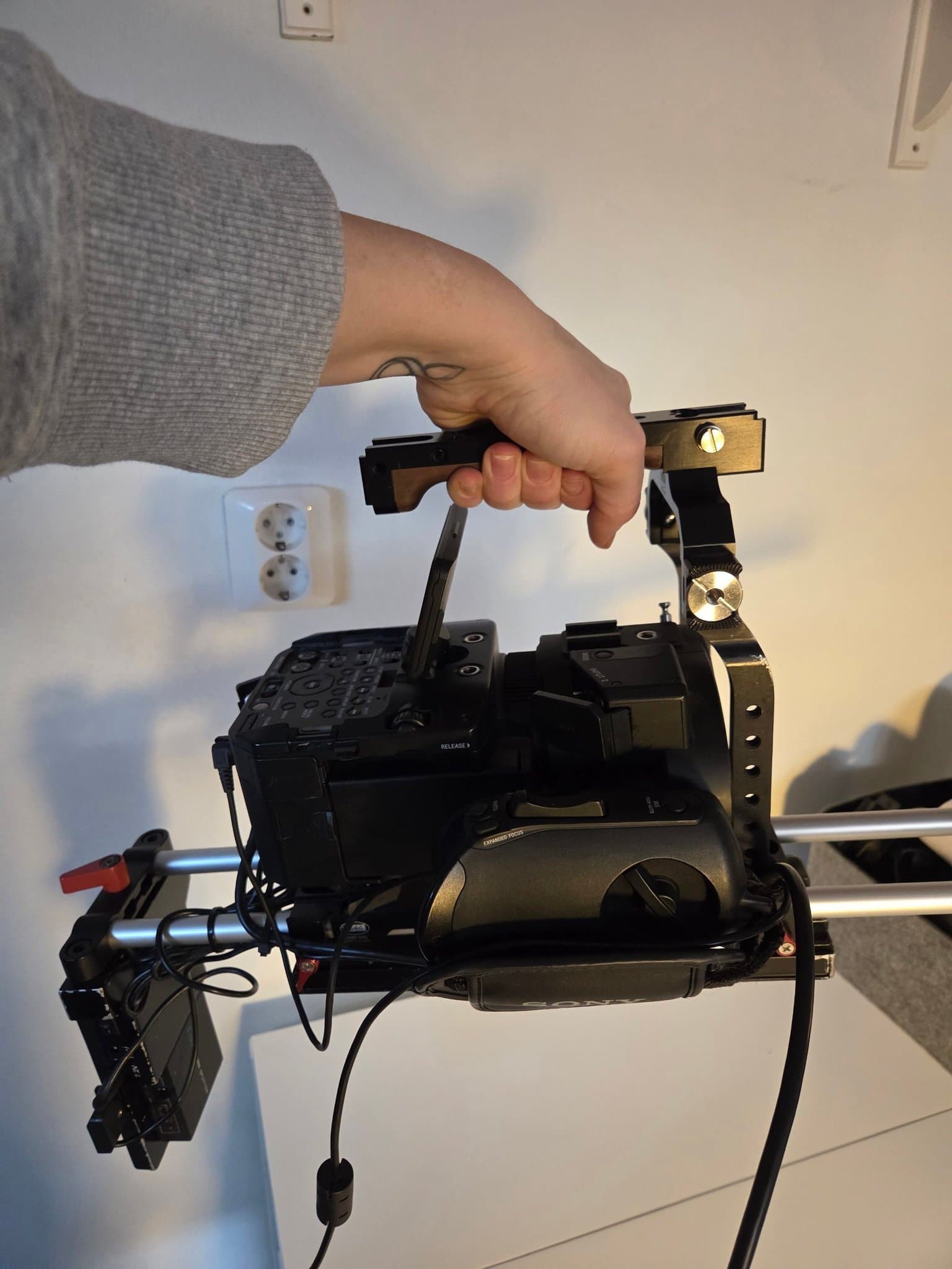 Sony NXCAM FS700 videokamera + Vocas rig + V-mount batteriplatta