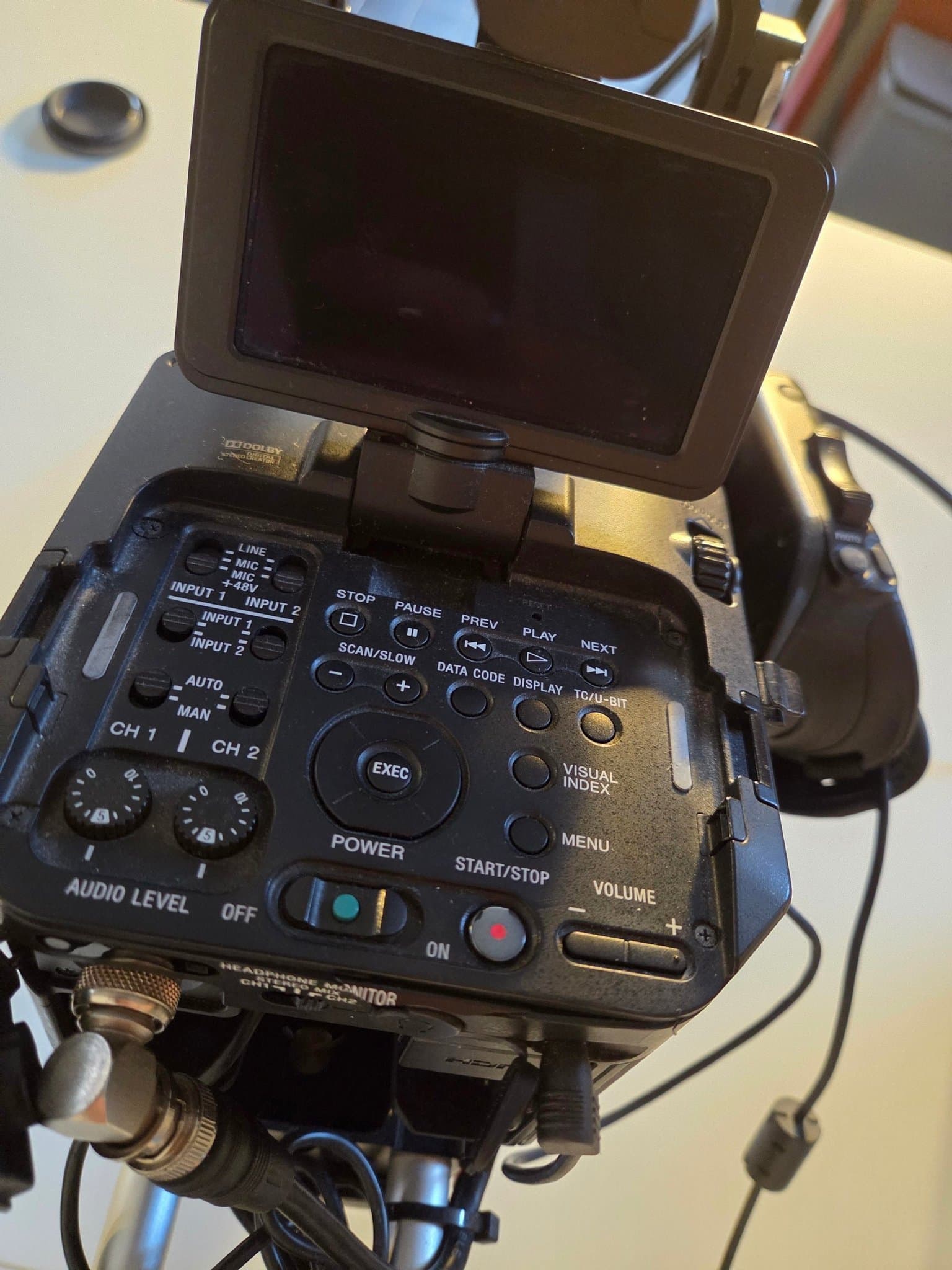 Sony NXCAM FS700 videokamera + Vocas rig + V-mount batteriplatta