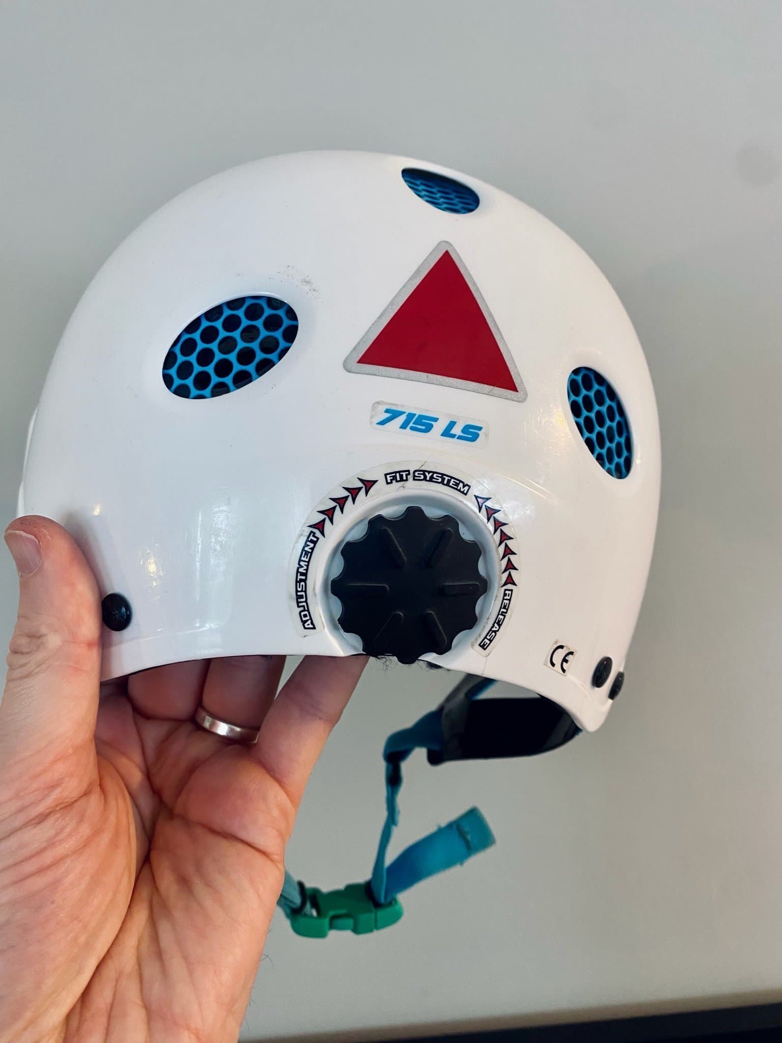 Jofa 715 LS Lekhjälm med grönt spänne – Storlek M (51,5-55,5 cm)