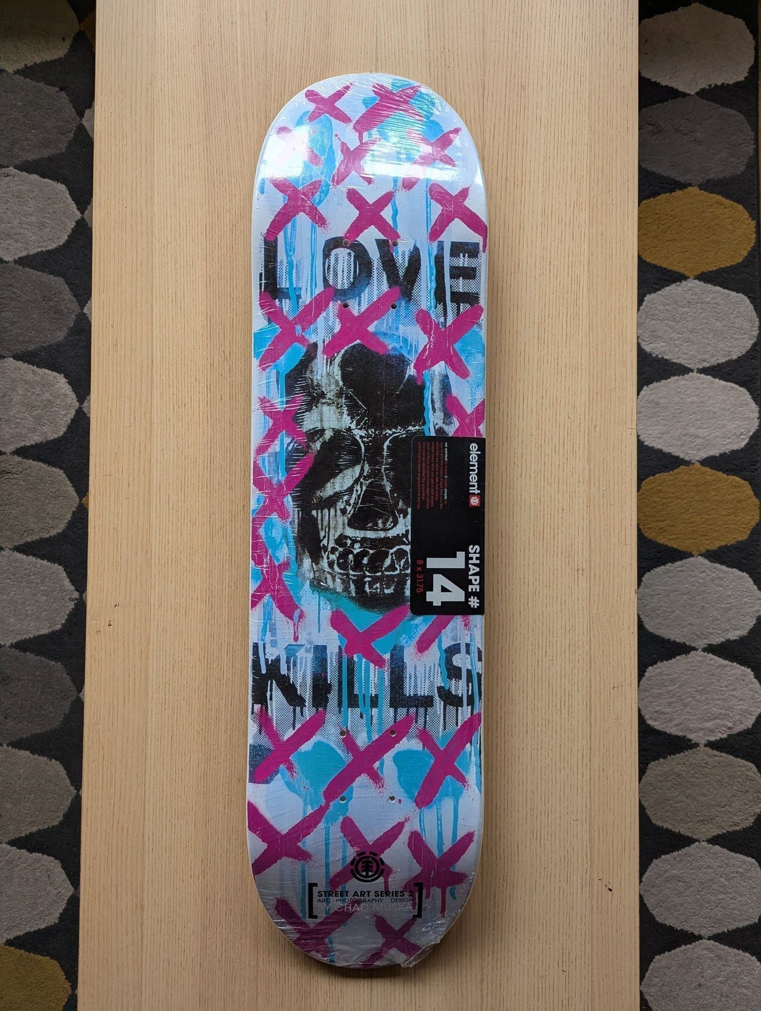 Element Skateboard Deck "Love Kills" Street Art Series 2 av Chad Muska