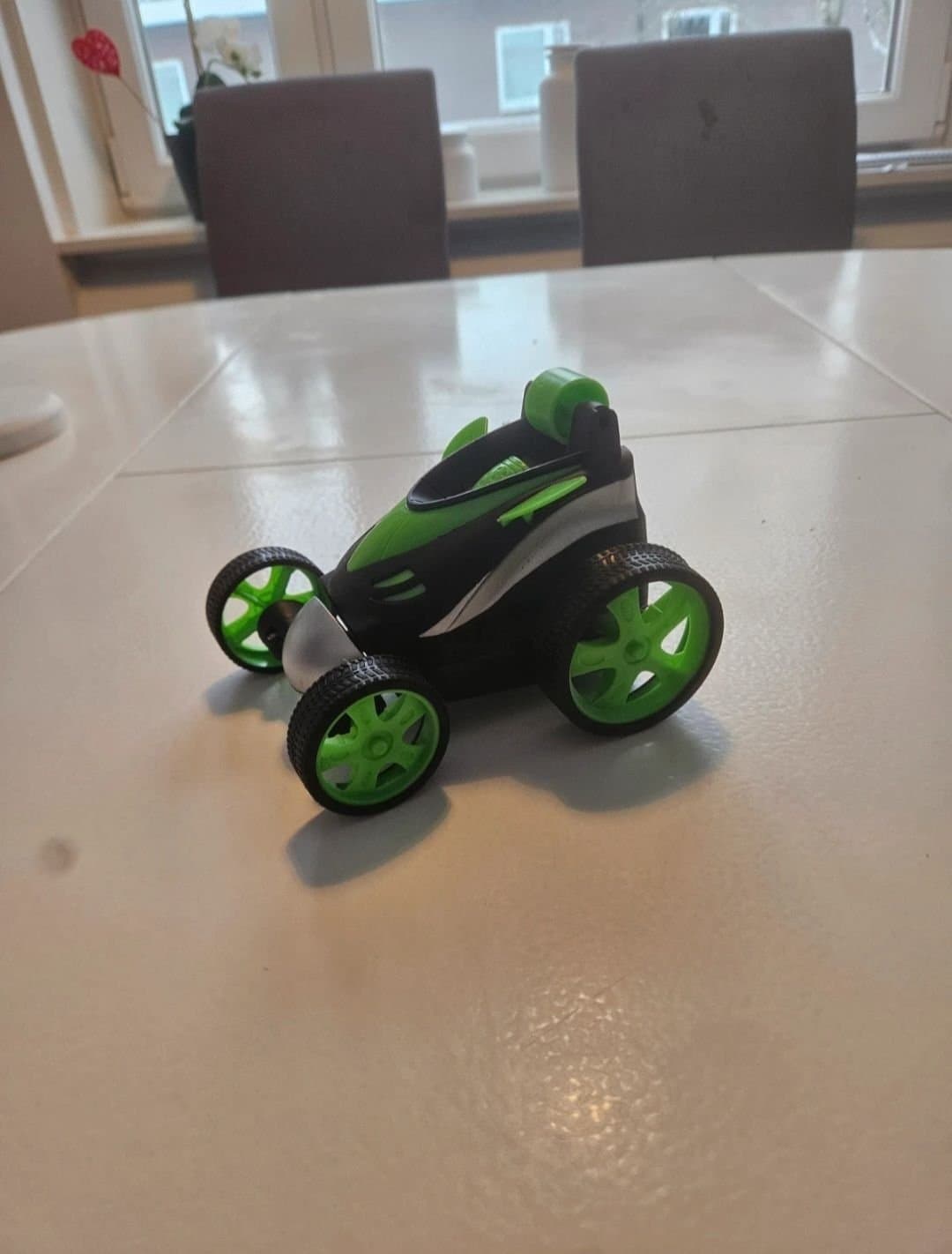Fjärrstyrd bil med kontroll