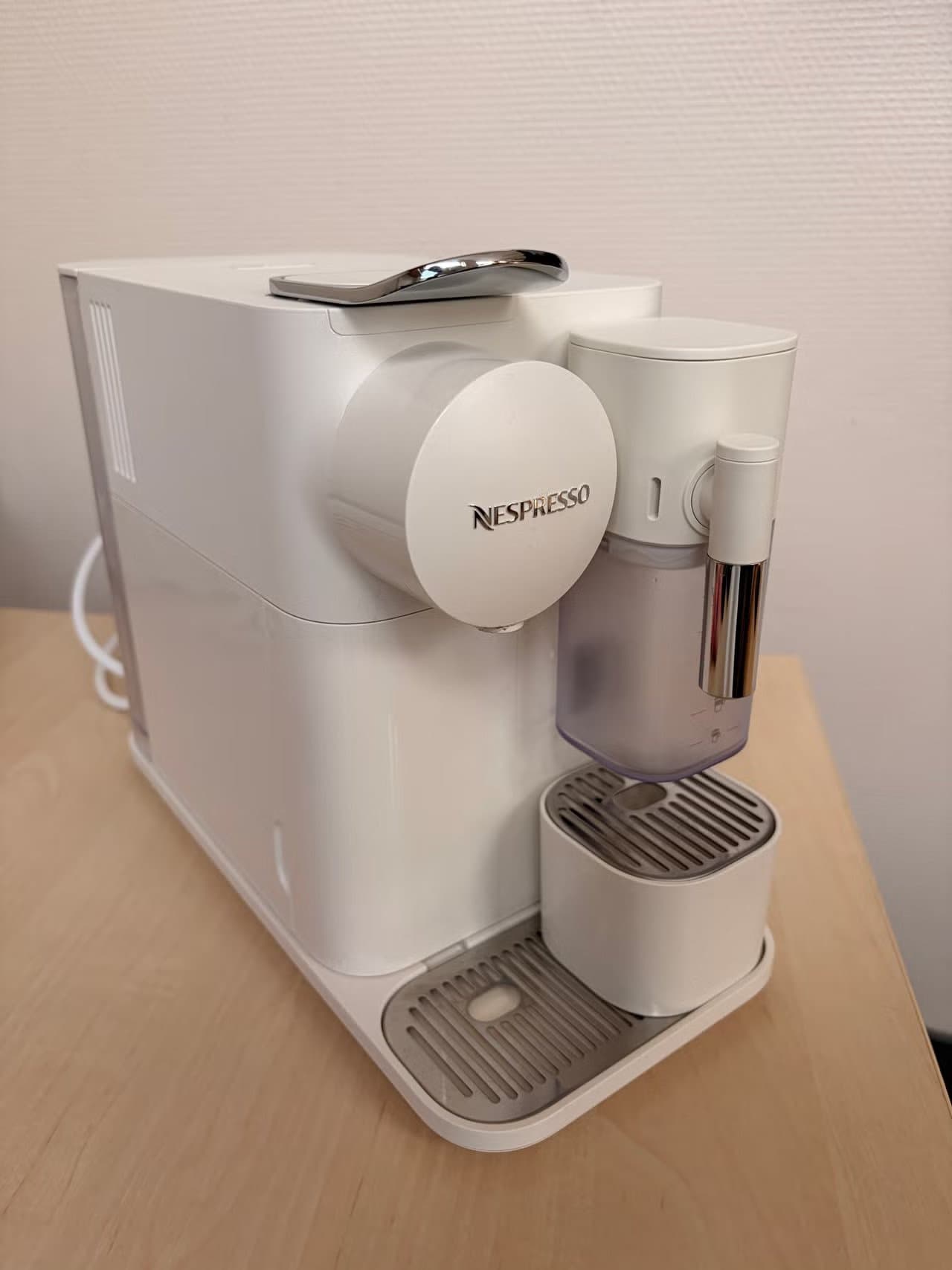 Nespresso Lattissima kaffemaskin av DeLonghi
