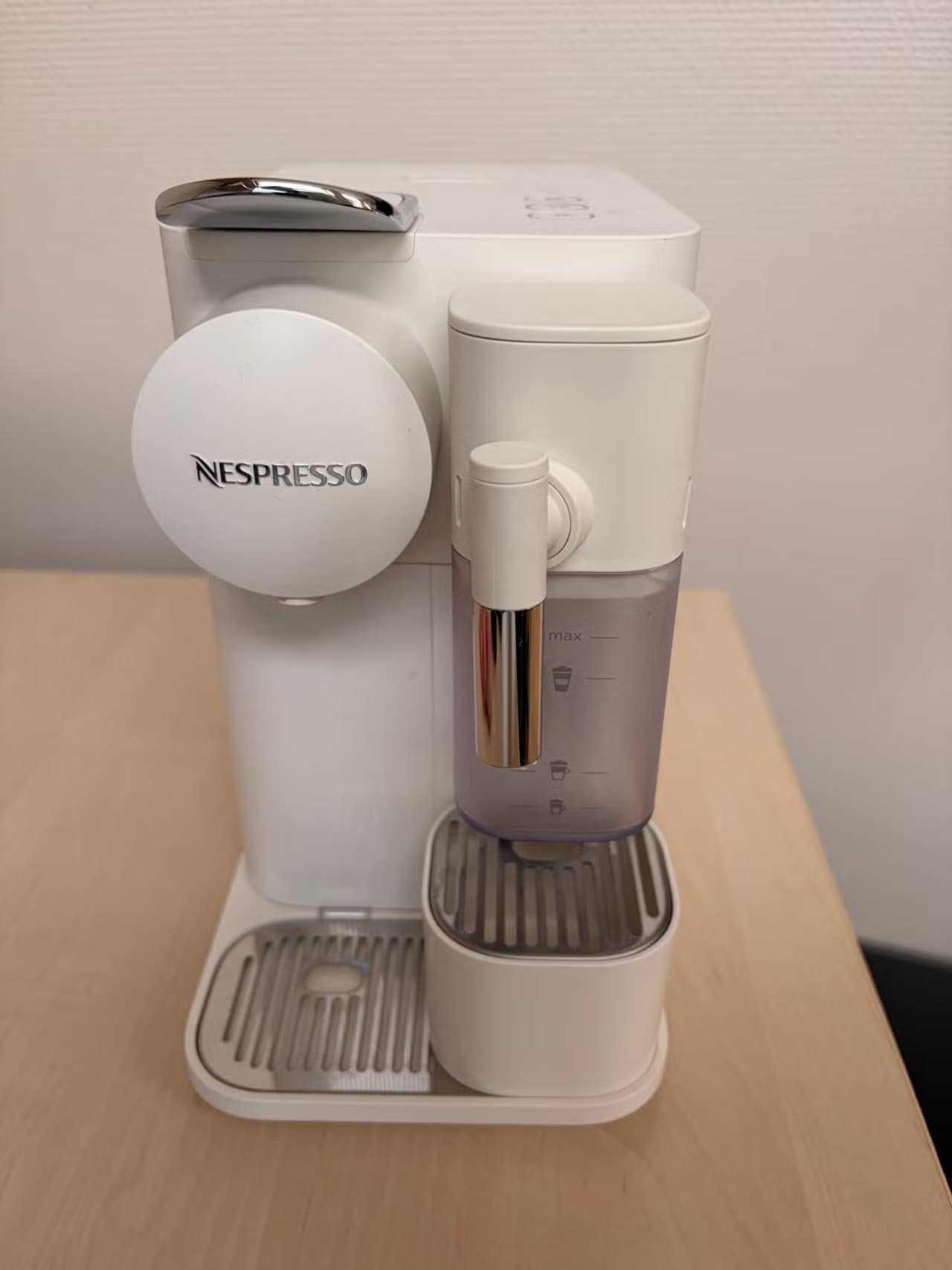 Nespresso Lattissima kaffemaskin av DeLonghi