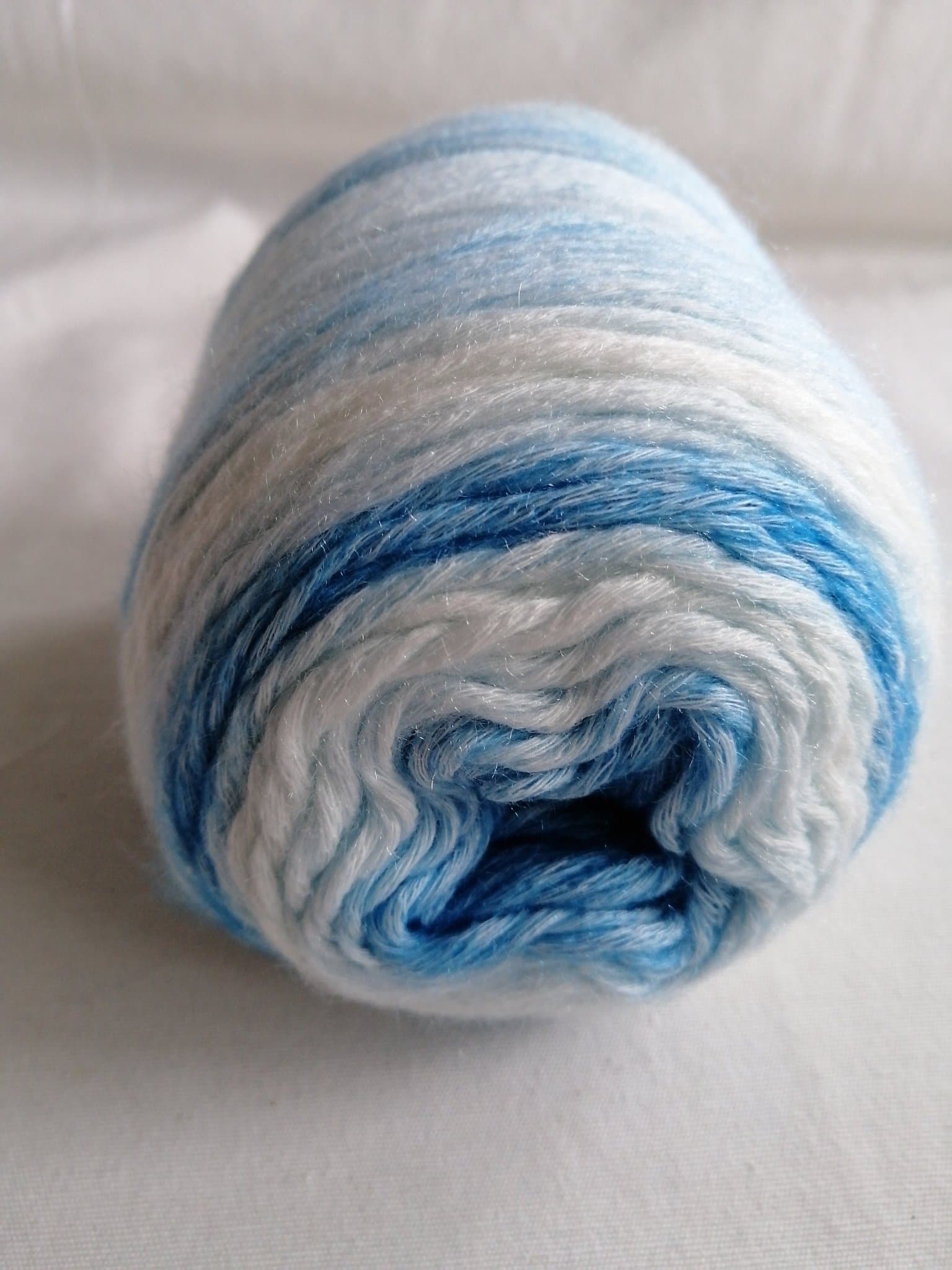 Blandgarn3, "cake"garn, 5x100gr. bomull 60%, akryl 30%, ull 10% . Utan etikett.