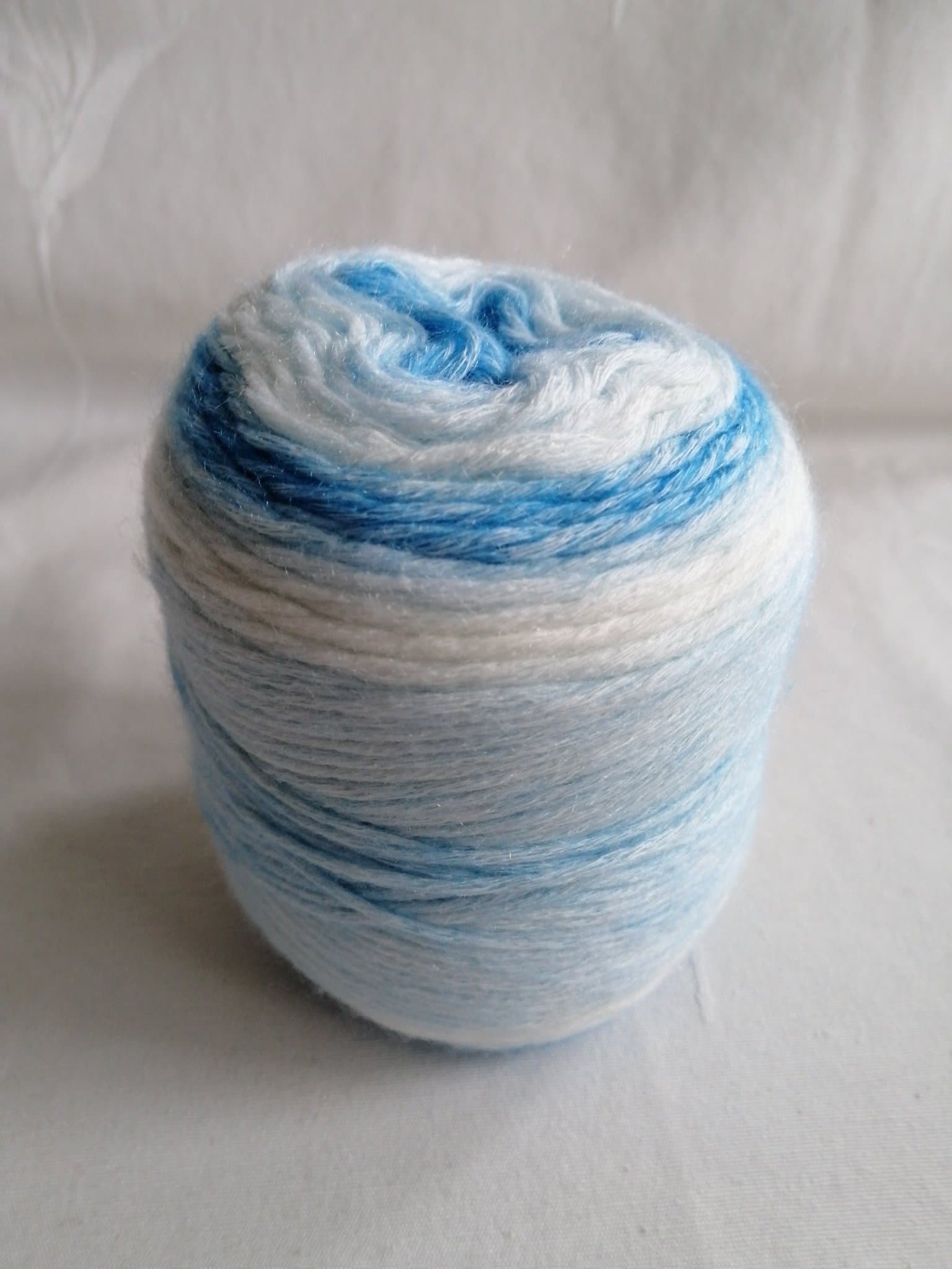 Blandgarn3, "cake"garn, 5x100gr. bomull 60%, akryl 30%, ull 10% . Utan etikett.