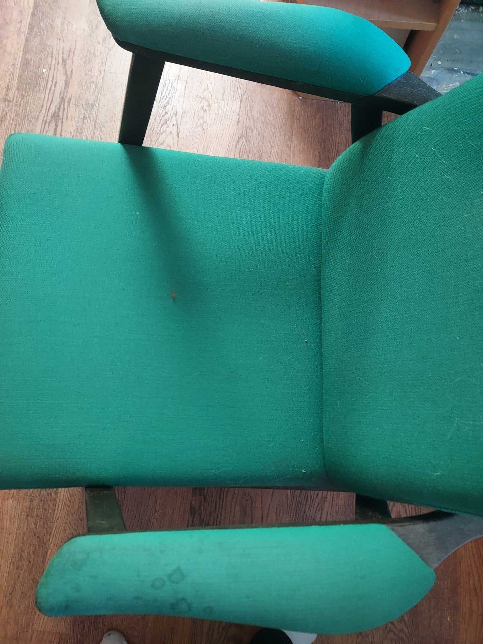 Fåtölj 50/60-tal Grön Tyg av Blandad Ull / Syntet Sitsens Höjd fram ca 40 cm