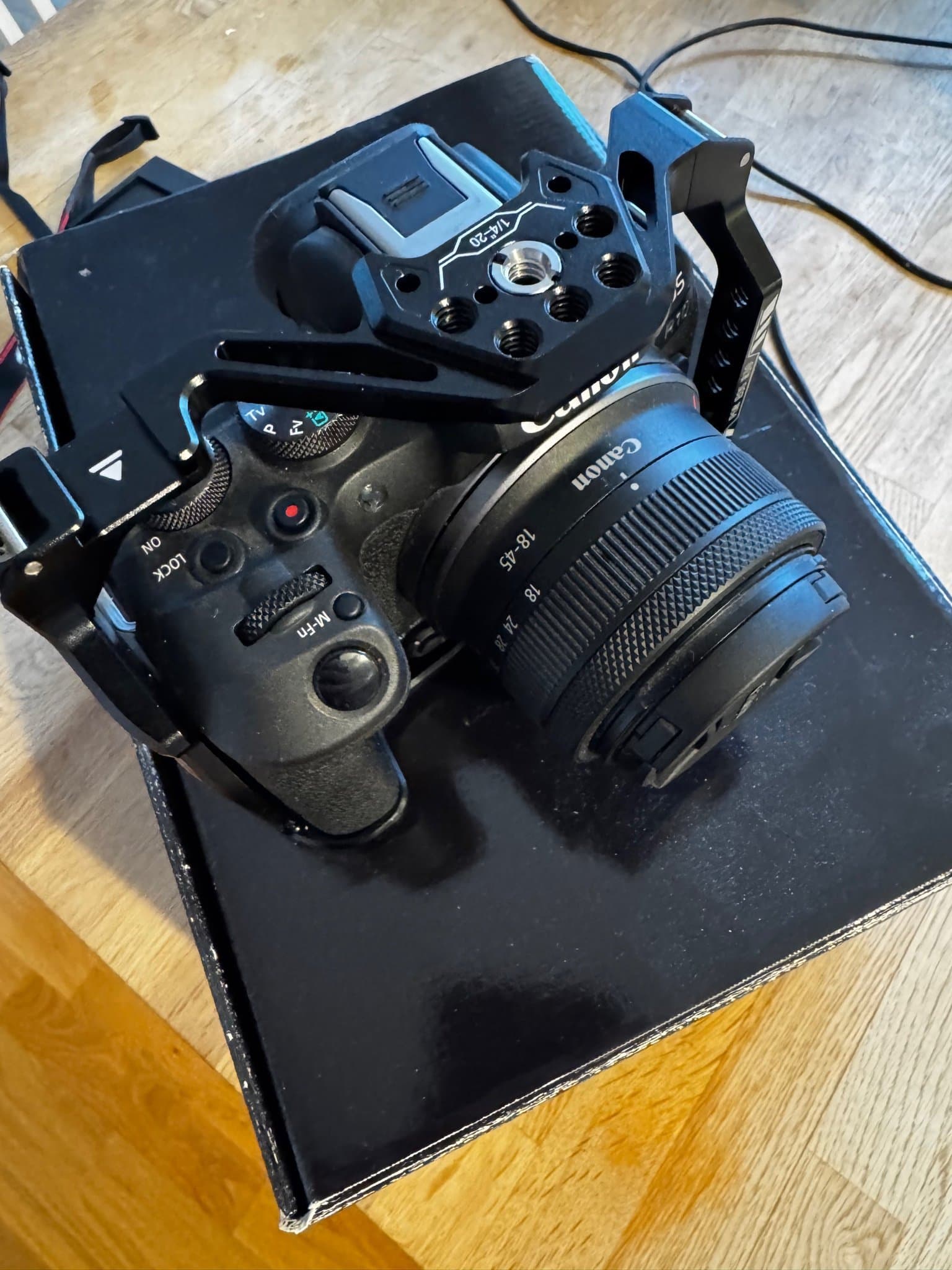 Canon R10 med 18-45 RF