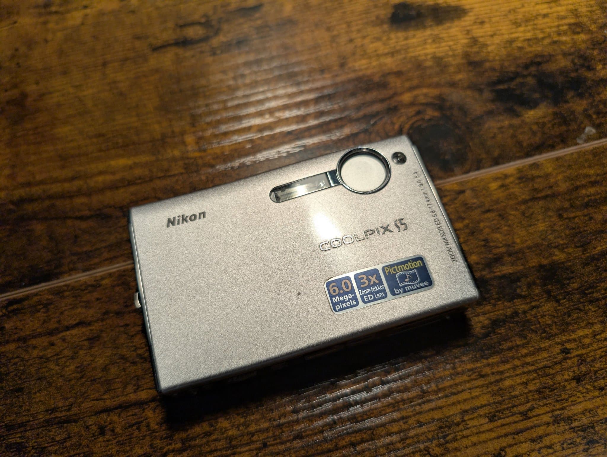Nikon S5 CCD digicam