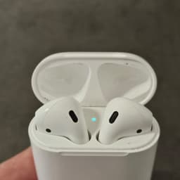 Apple AirPods 2019 (Gen 2) inklusive laddningsfodral och originalkartong