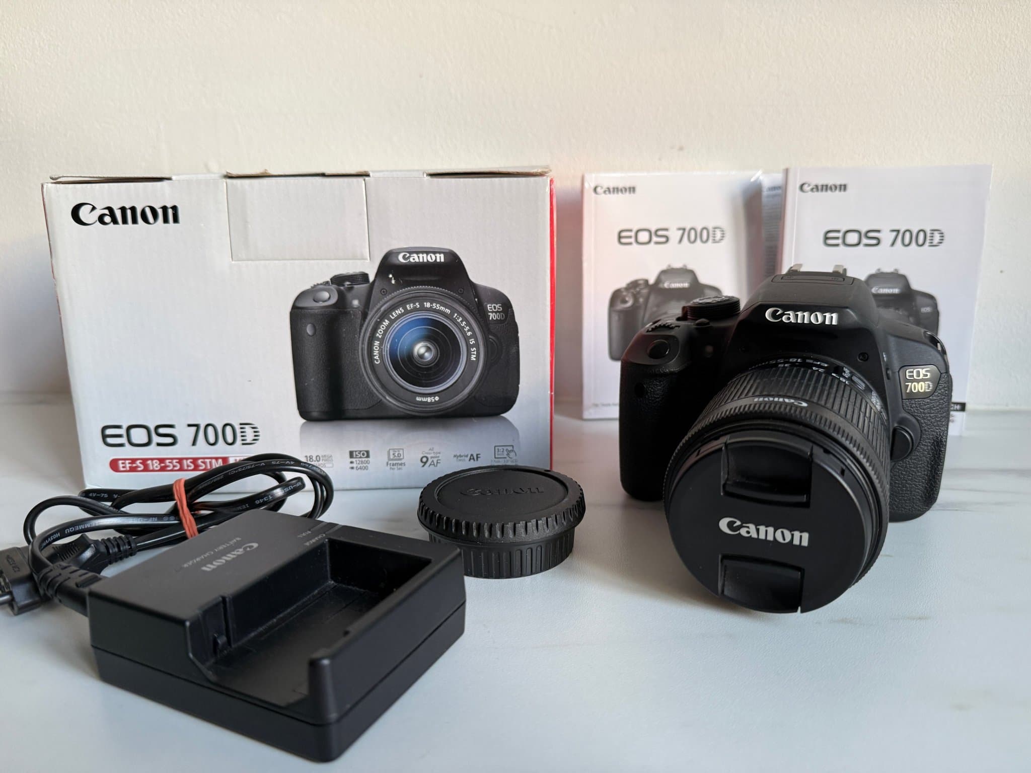 Canon EOS 700D i nyskick + EF-S 18-55mm IS STM | Komplett kit