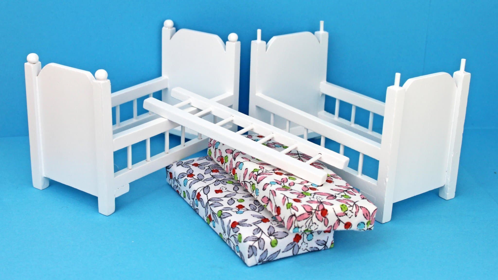 NYA! Våningssäng vit delbar i Lundby skala Dockskåp Dockhus miniatyr Lundbyskala