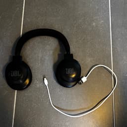 Trådlösa hörlurar JBL E55BT