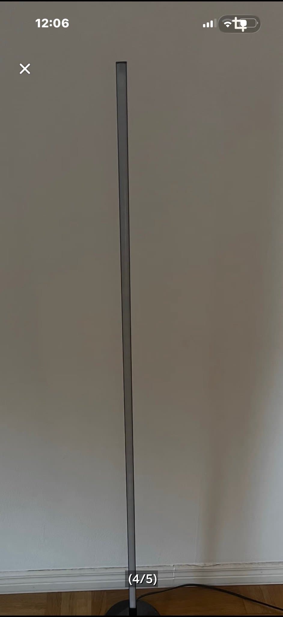 LED golvlampa med dimmer från jotex