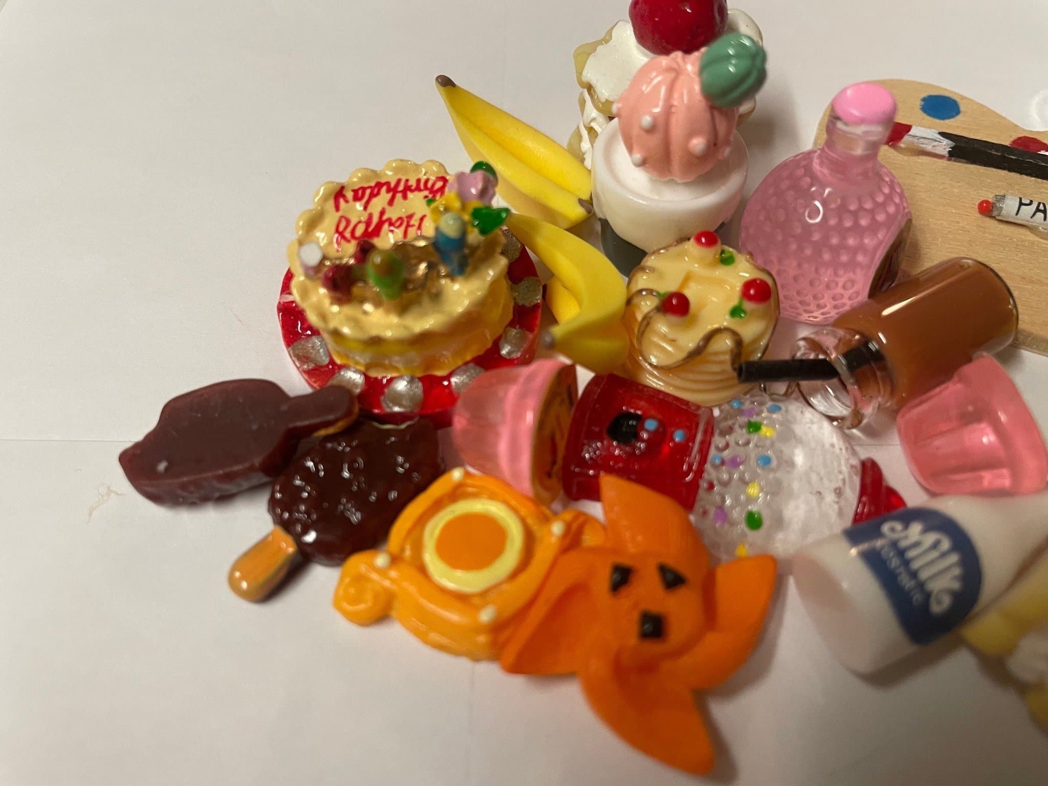 Miniatyrer för pyssel och dekoration, blandade motiv