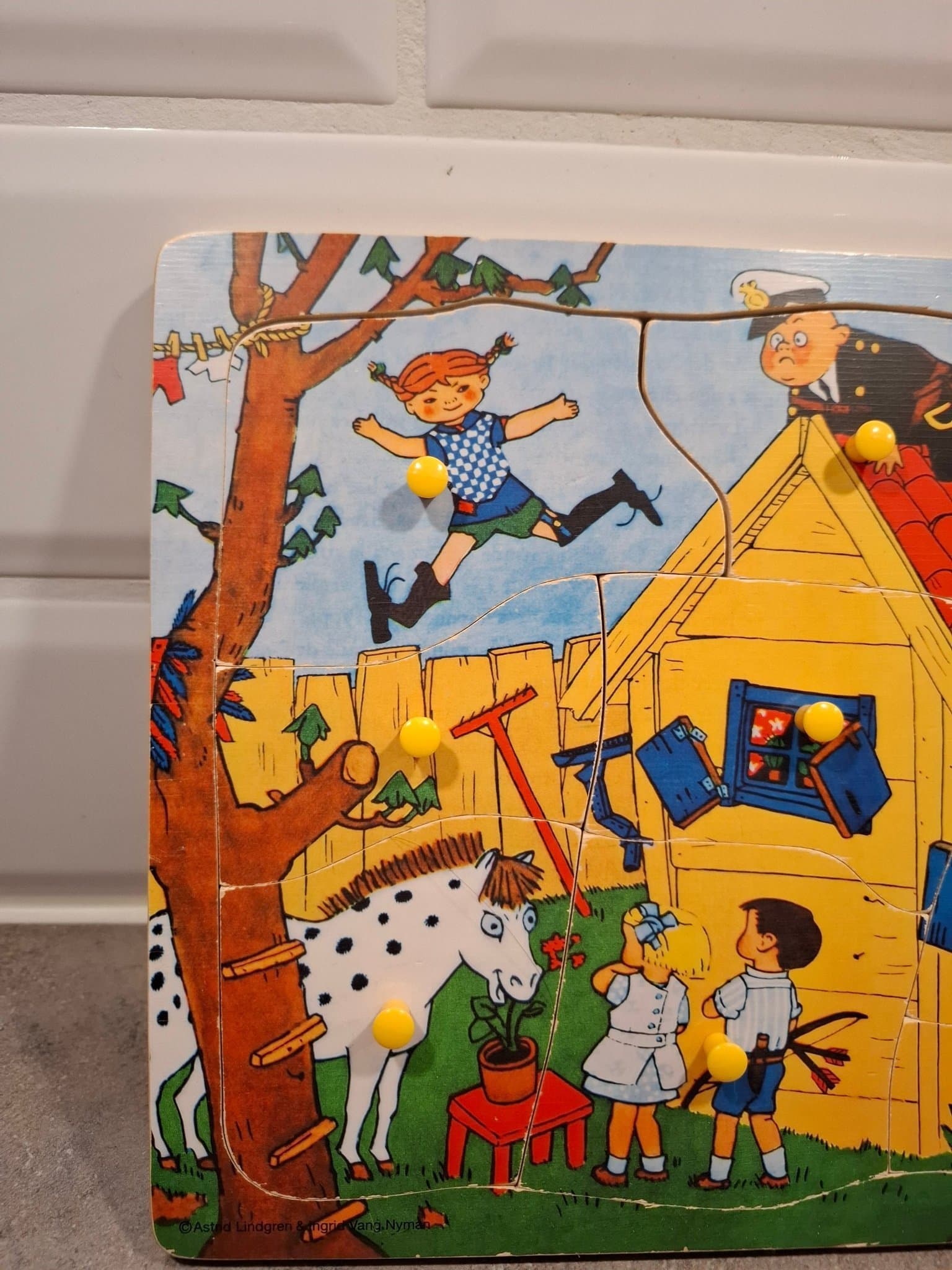 Knoppussel i trä pippi långstrump