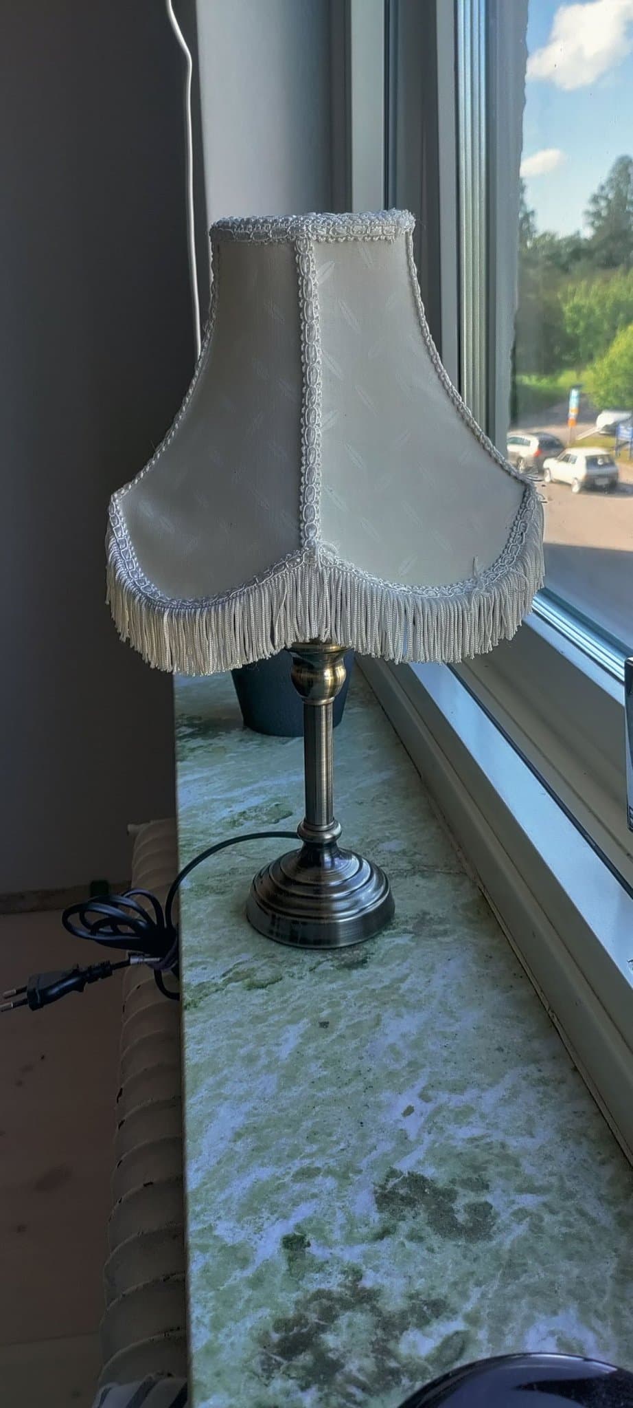 Bordslampa med fransar